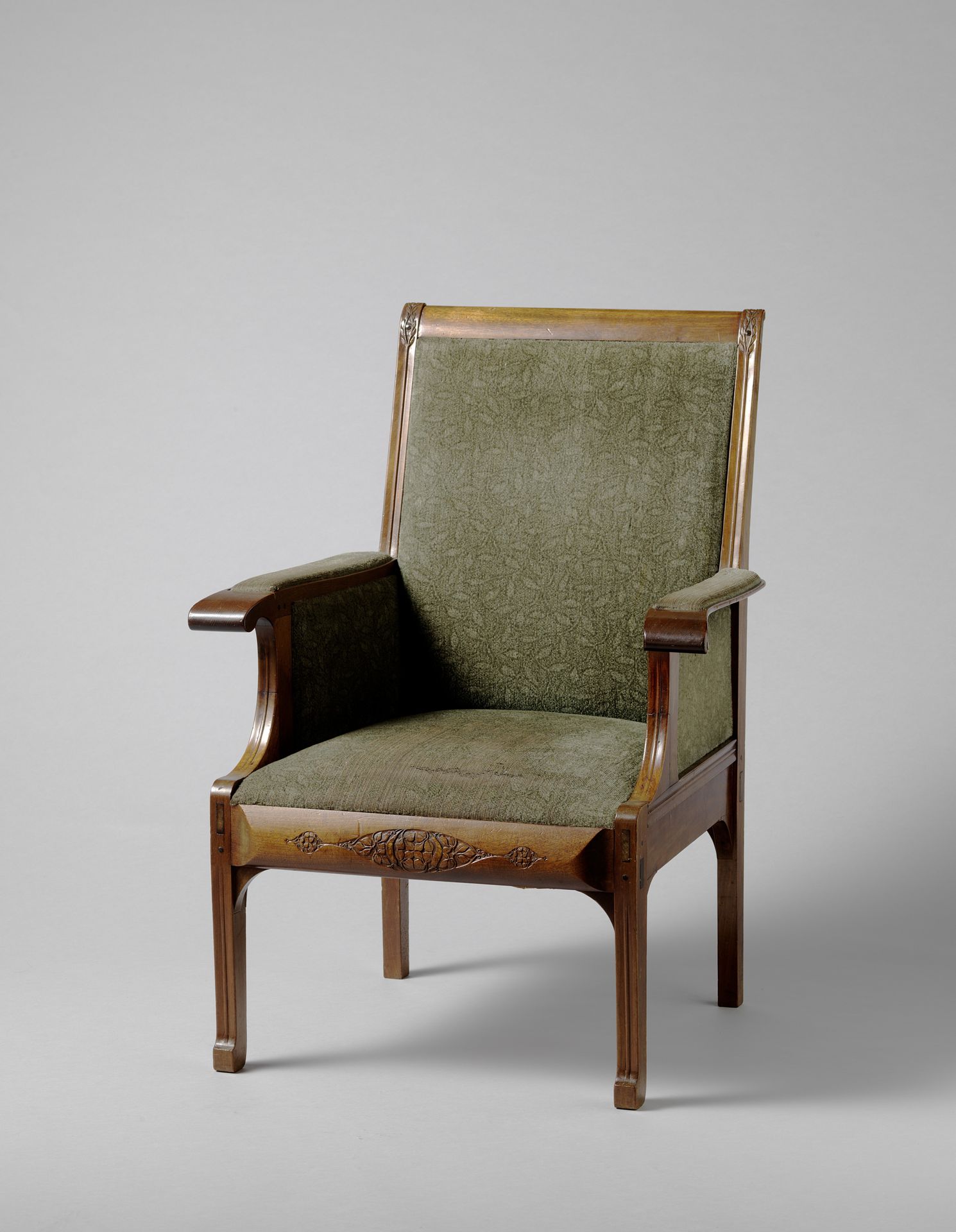 Armstoel bekleed met groenkleurig trijp met bladmotieven by Theo Nieuwenhuis