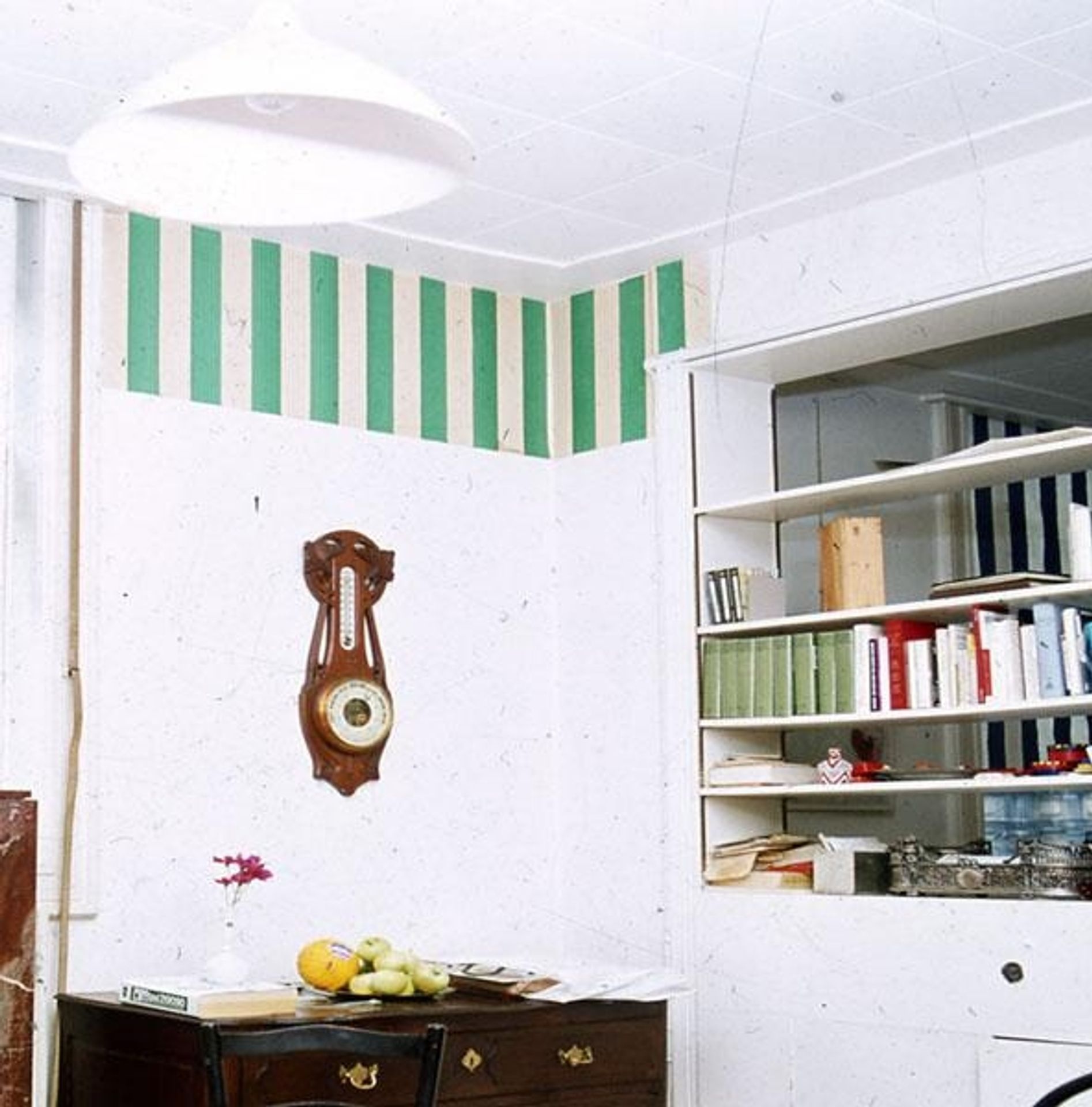 Papiers collés blanc et vert by Daniel Buren