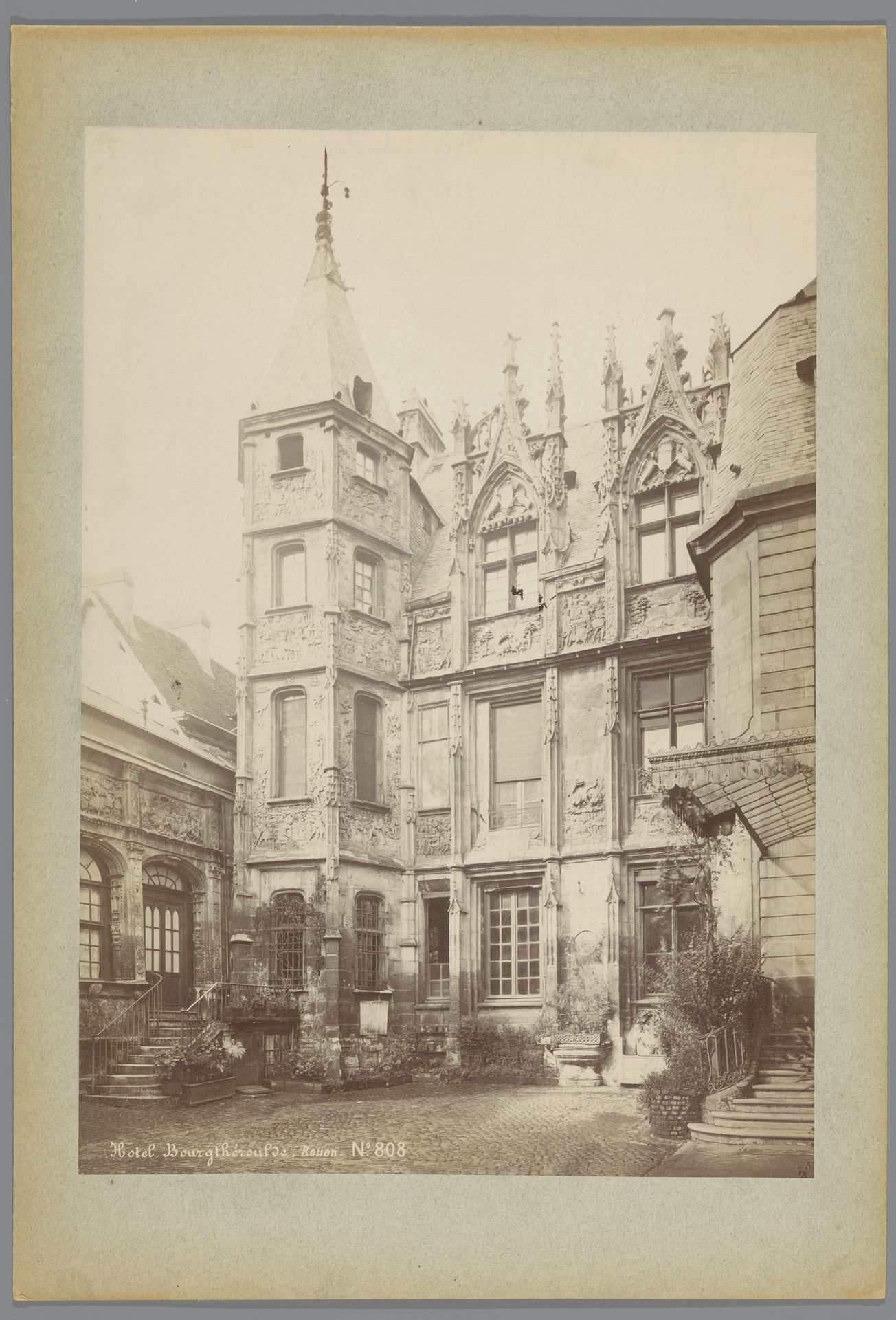 Exterieur van het Hôtel de Bourgtheroulde te Rouen by Médéric Mieusement