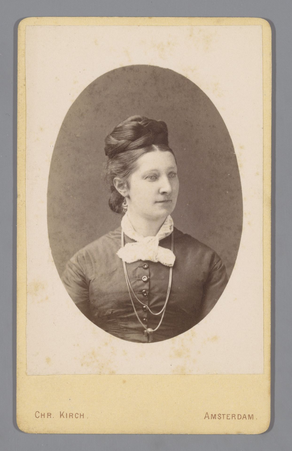 Portret van een vrouw by Christian Theodor Kirch