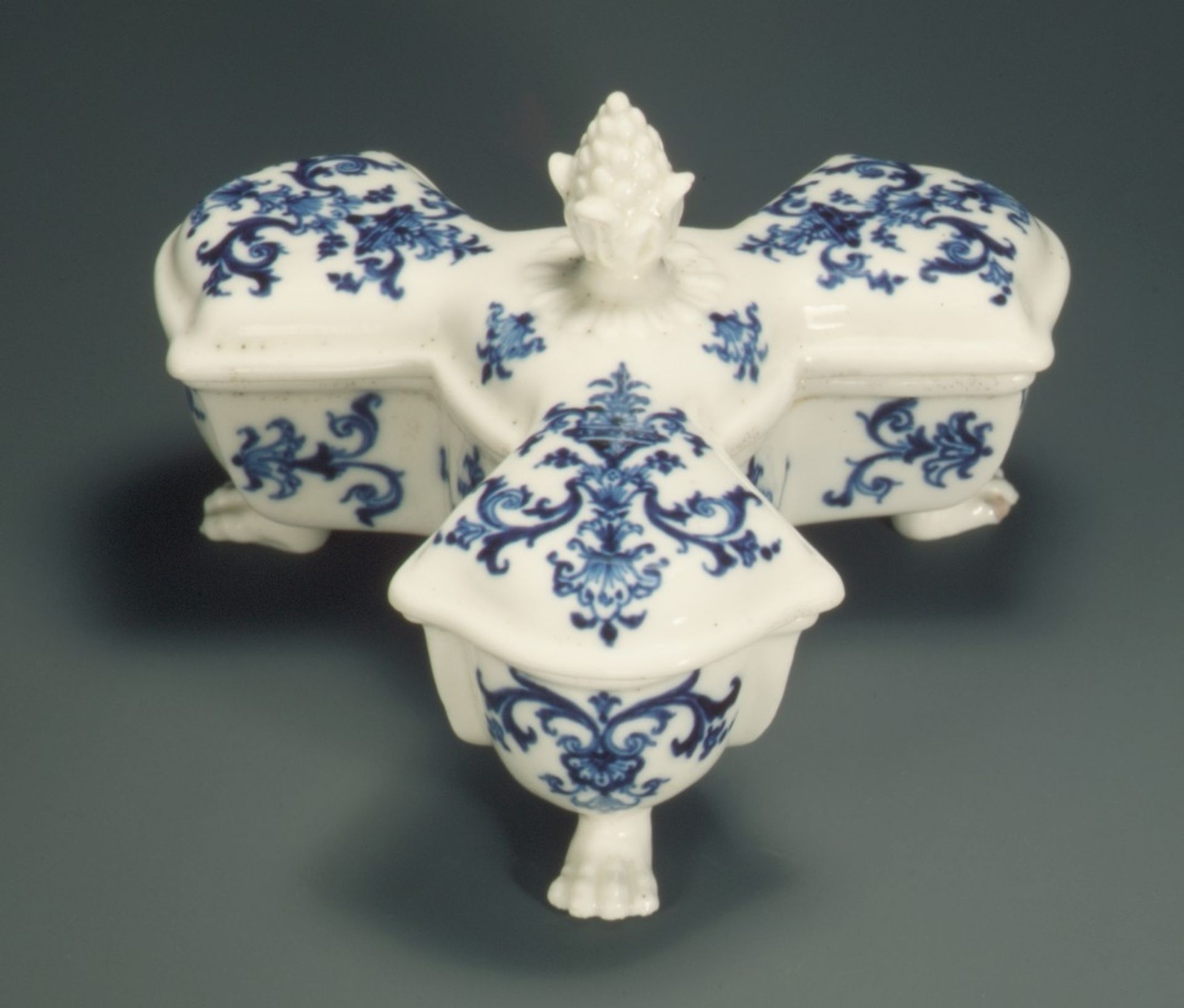 Spice box with cover (Poivrière) by Saint-Cloud factory