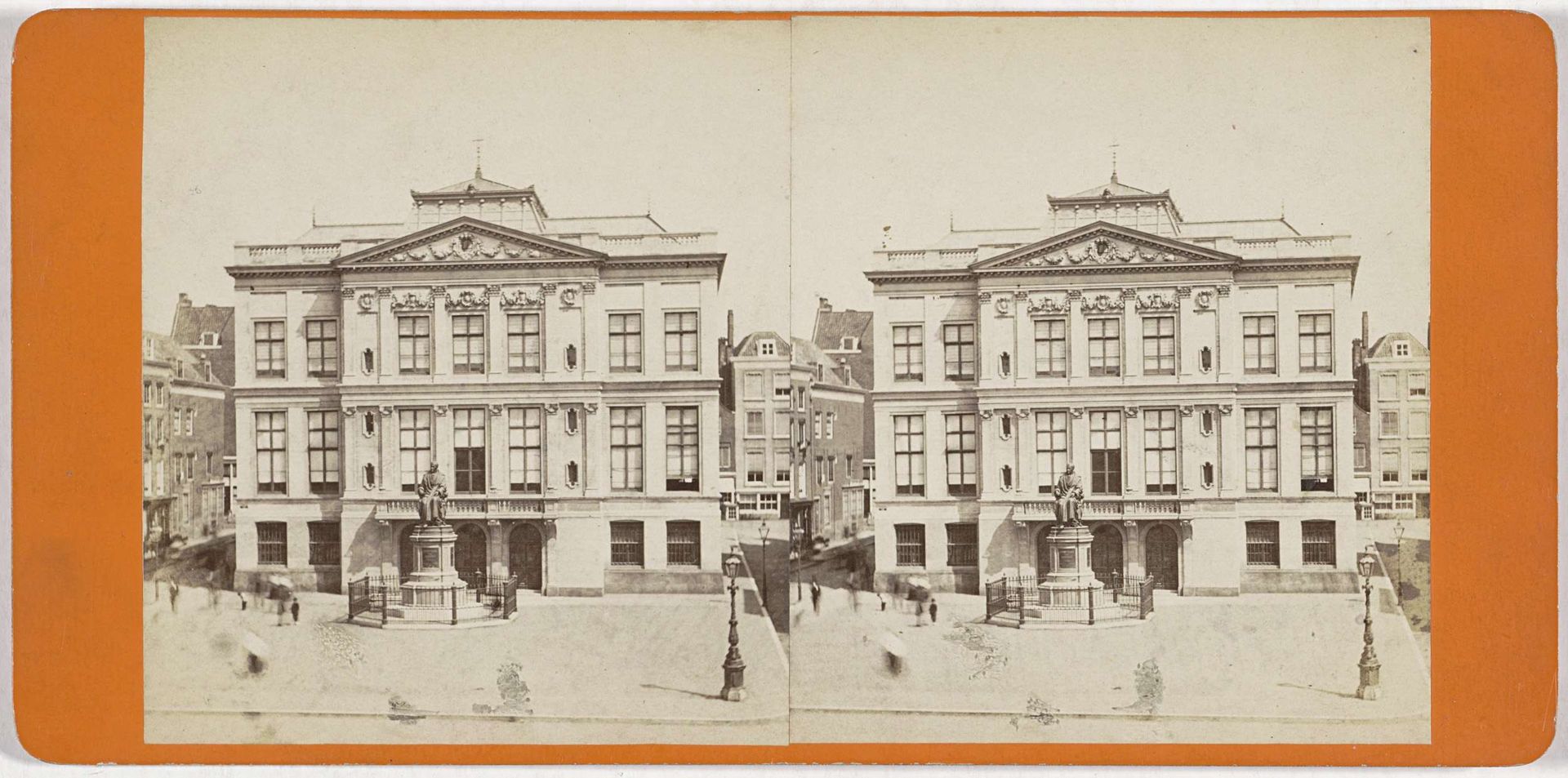Gezicht op het Van Hogendorpsplein met het Schielandshuis en het standbeeld van Gijsbert Karel graaf van Hogendorp in Rotterdam by Anonymous
