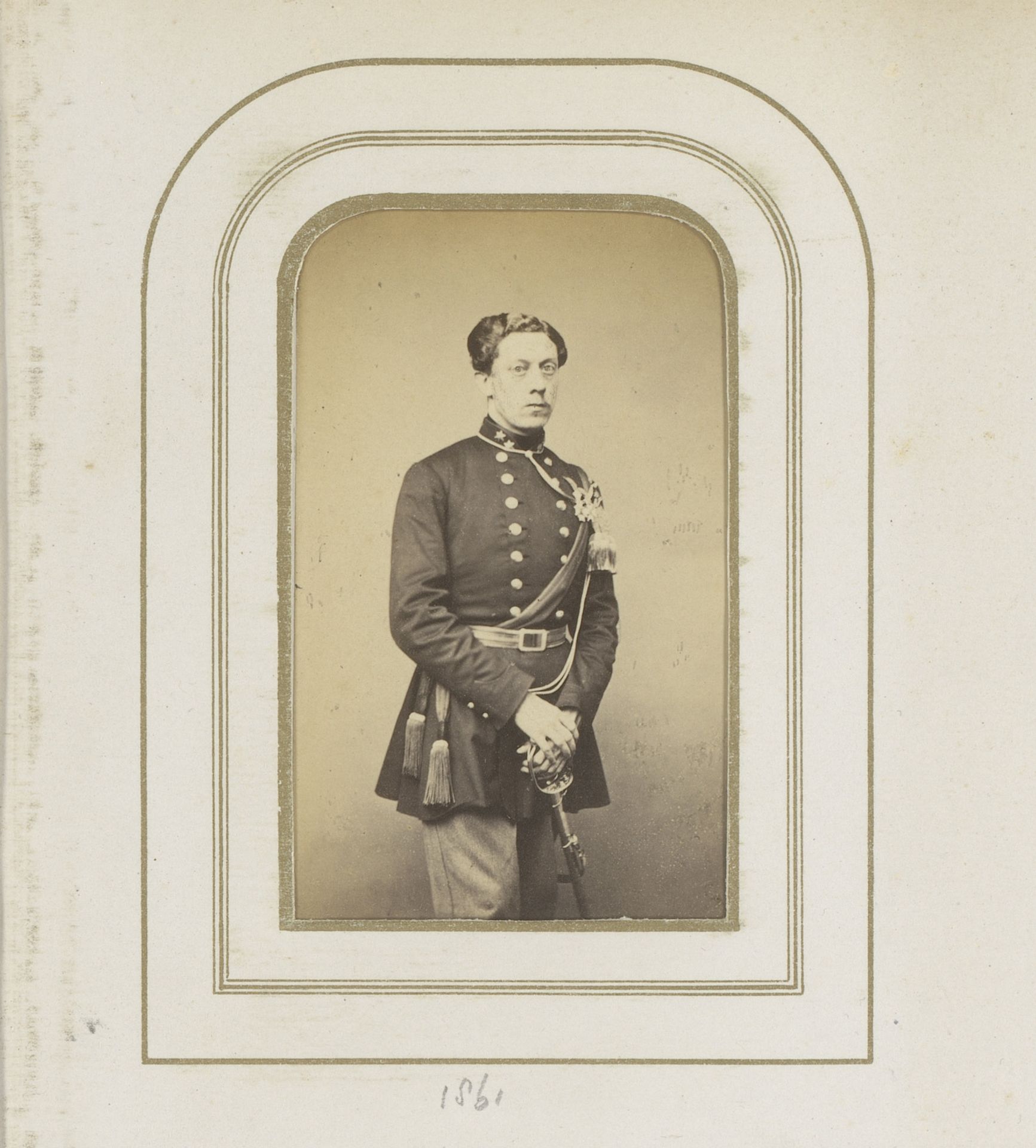 Portret van een man in uniform met medailles by Ghémar Frères
