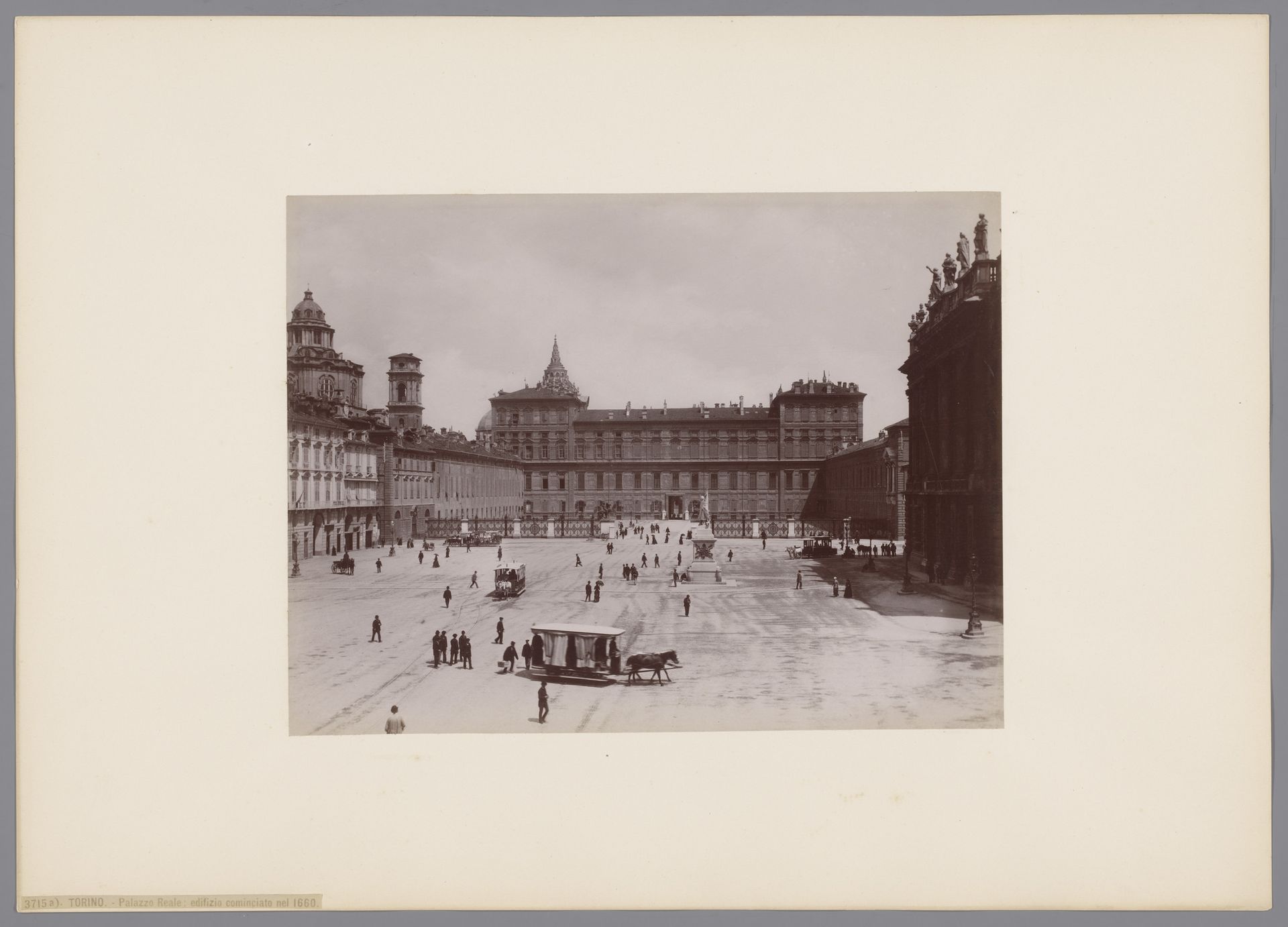Gezicht op het Palazzo Reale te Turijn, Italië by Giacomo Brogi