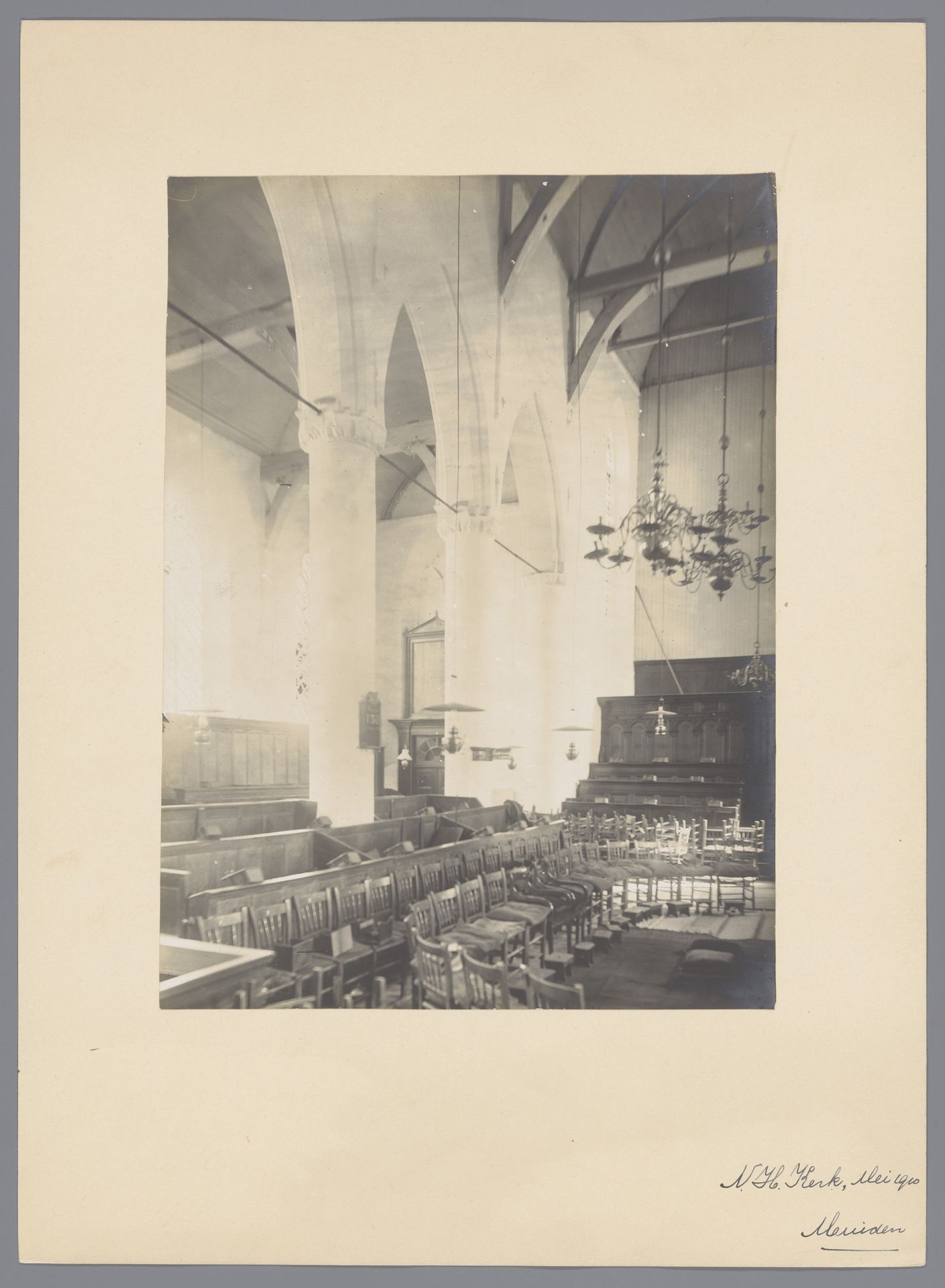 Interieur van de Grote Kerk te Muiden by anoniem (Monumentenzorg)