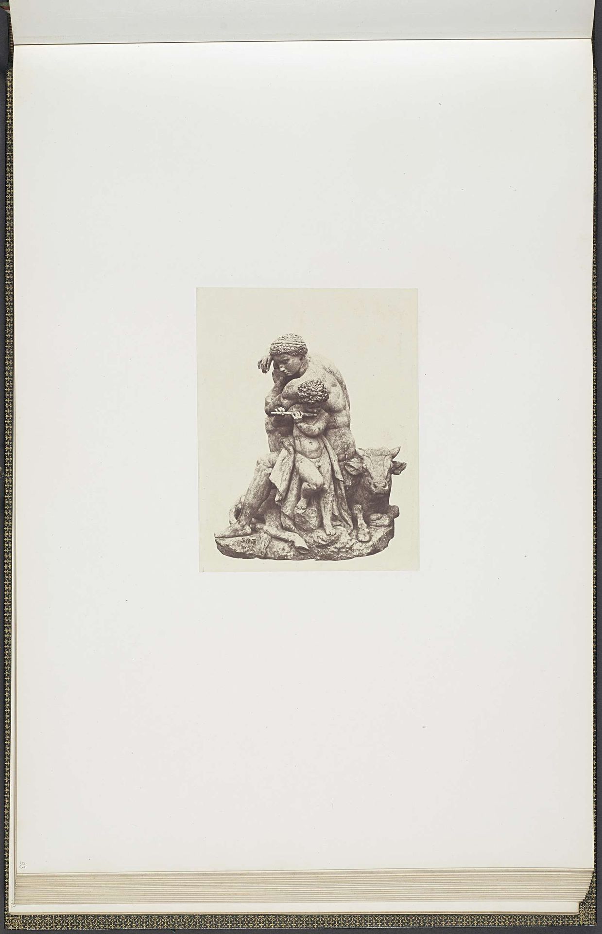 Gipsmodel voor beeldhouwwerk op het Palais du Louvre: "La Paix" door Antoine-Louis Barye by Edouard Baldus