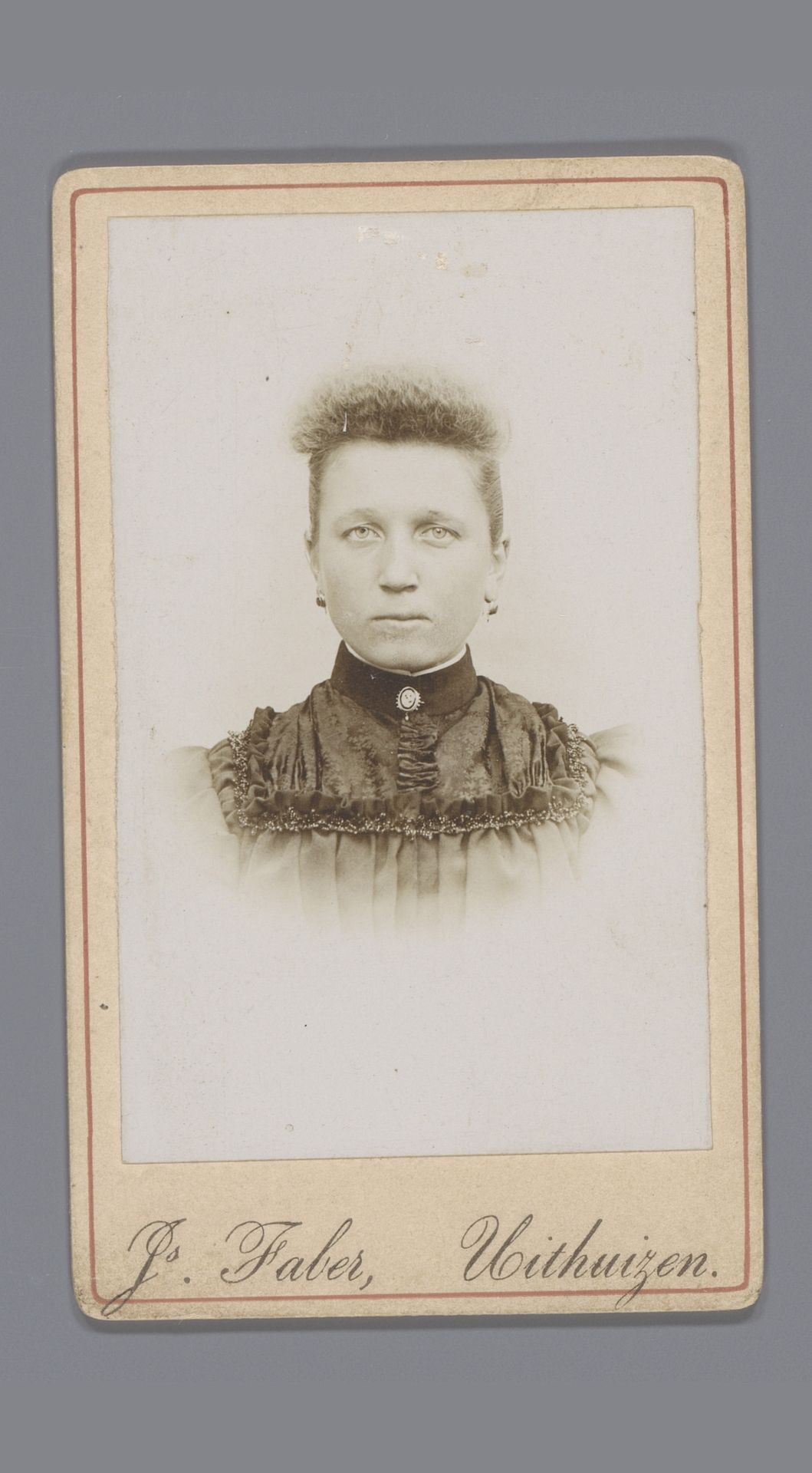 Portret van een onbekende vrouw by Jannes Faber