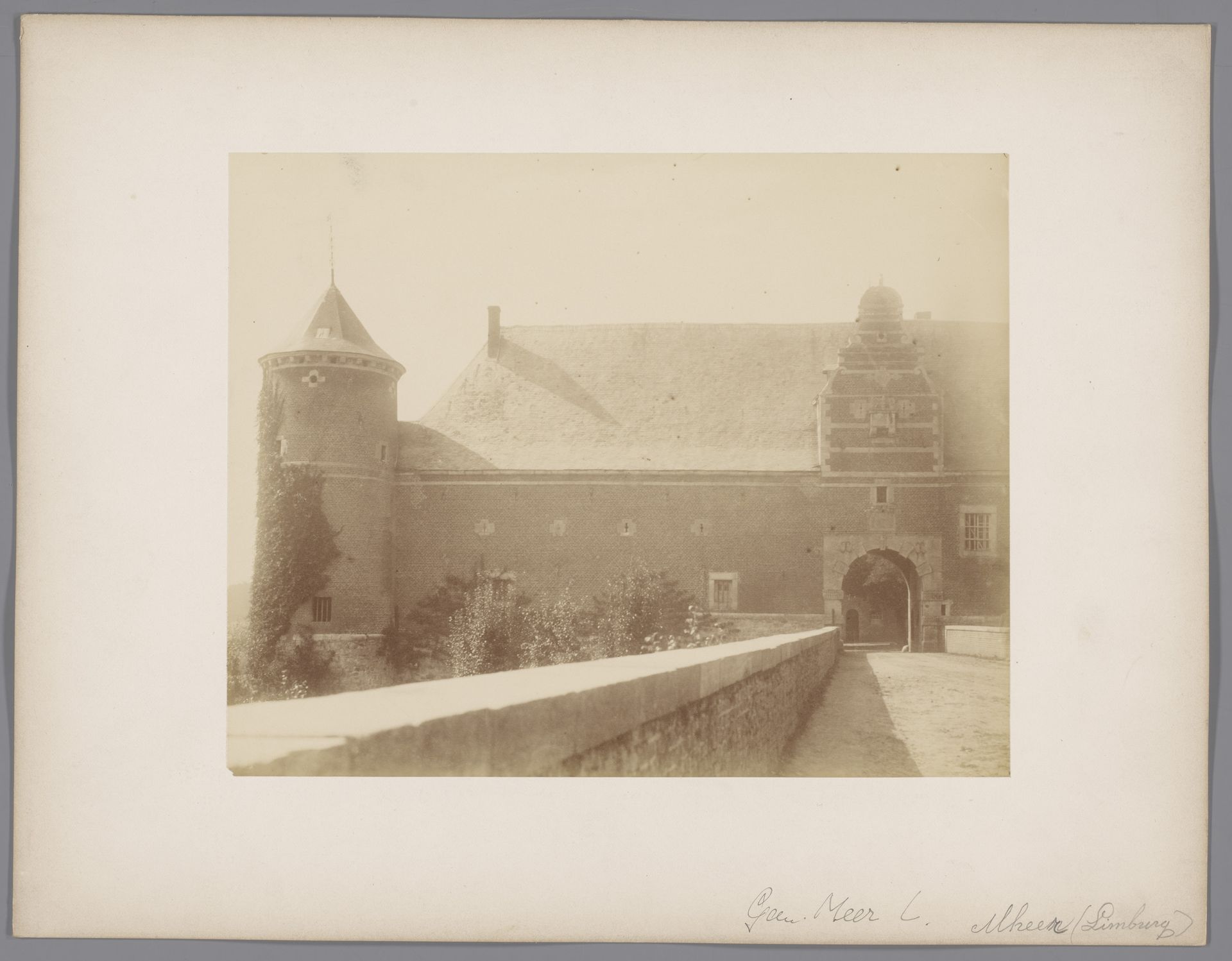 Oostzijde van het Kasteel van Mheer by anoniem (Monumentenzorg)