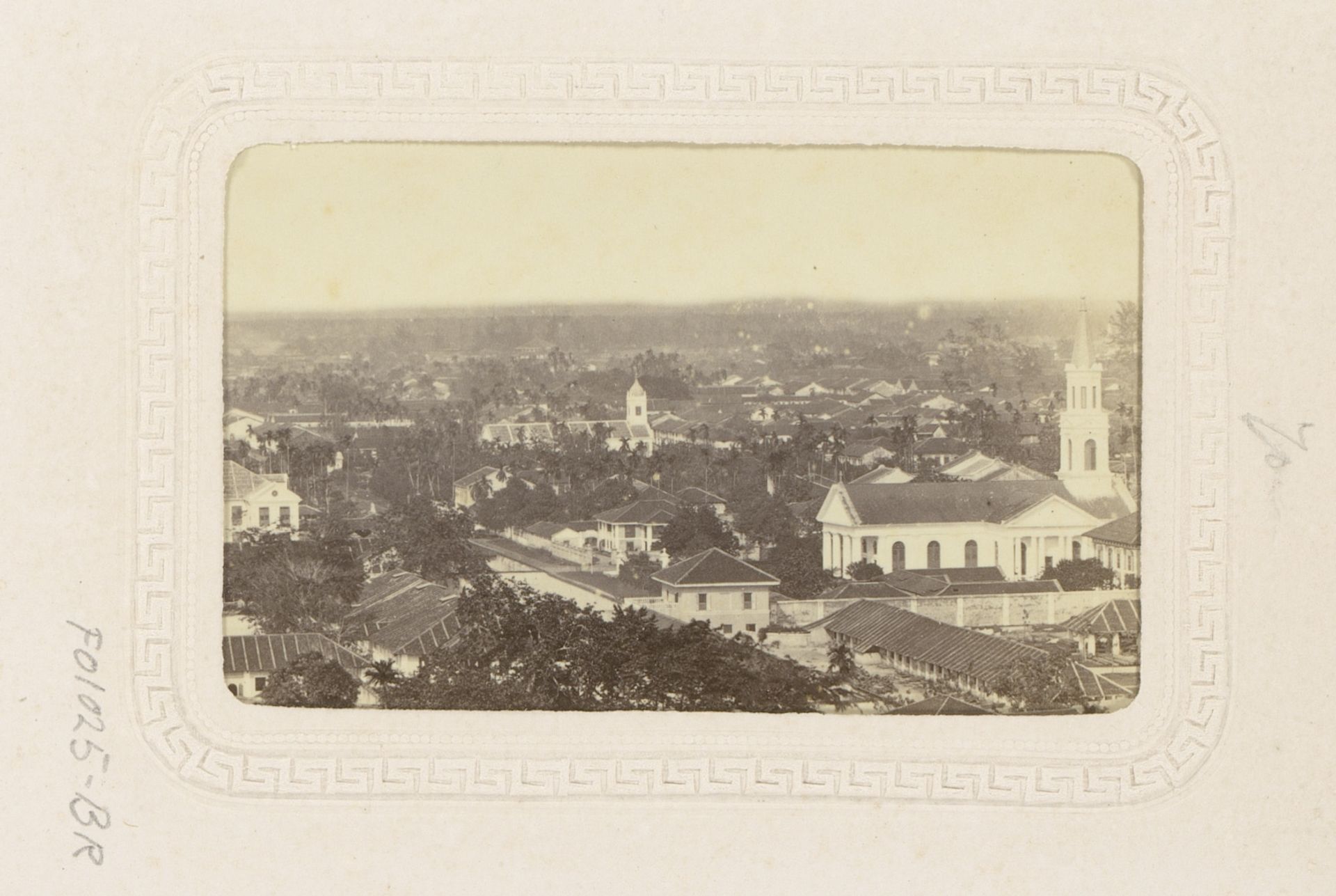Gezicht op Singapore by G.R. Lambert & Co.