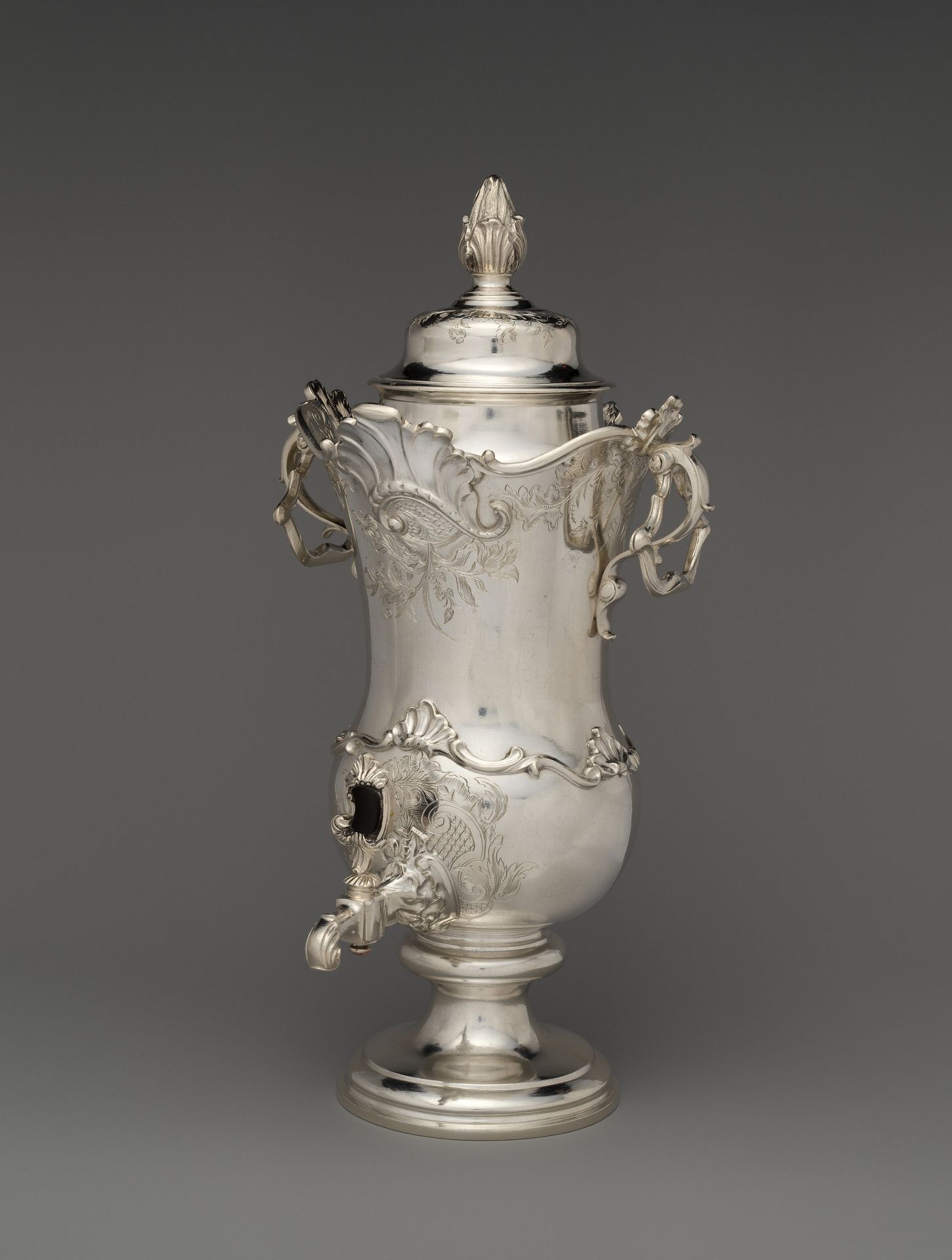 Coffee urn (Kraantjeskan) by Gerrit Boverhof
