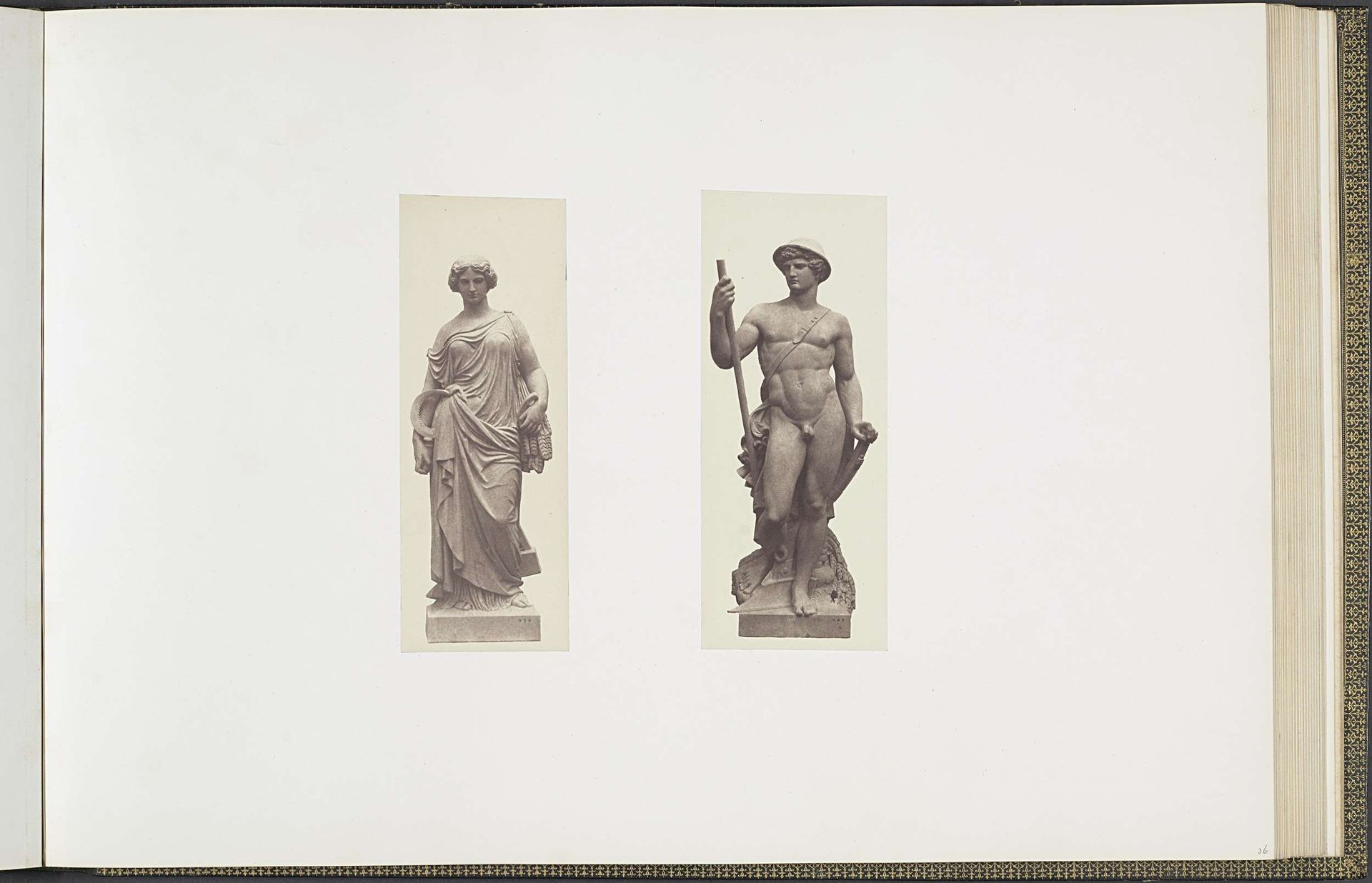 Gipsmodellen voor beeldhouwwerken op het Palais du Louvre: links "L'Agriculture" door Pierre Loison en rechts "Le Laboureur" door Jean Claude Petit by Edouard Baldus