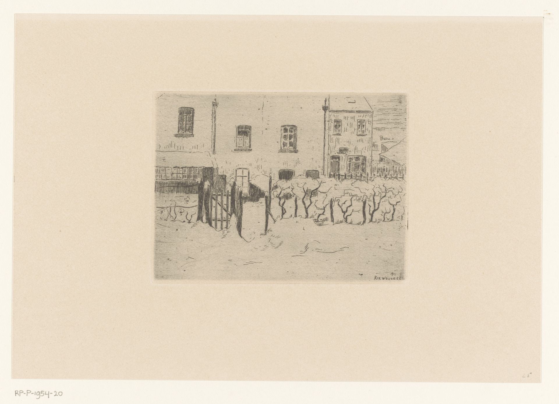 Huizen achter een besneeuwde heg by Rik Wouters