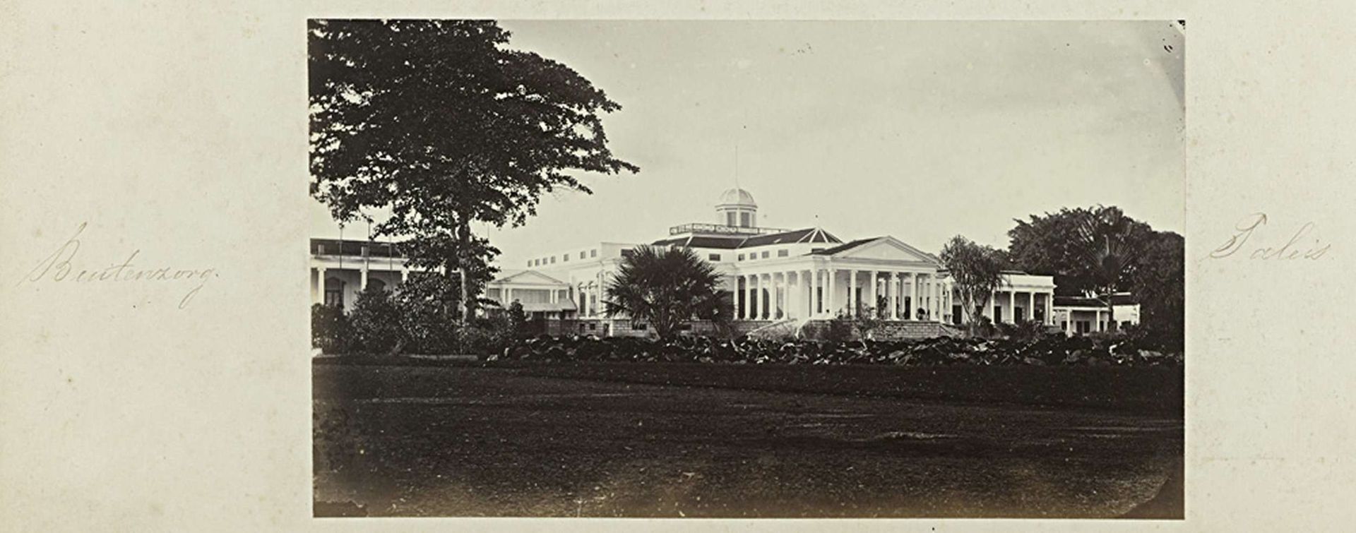 Buitenzorg. Paleis by Woodbury & Page