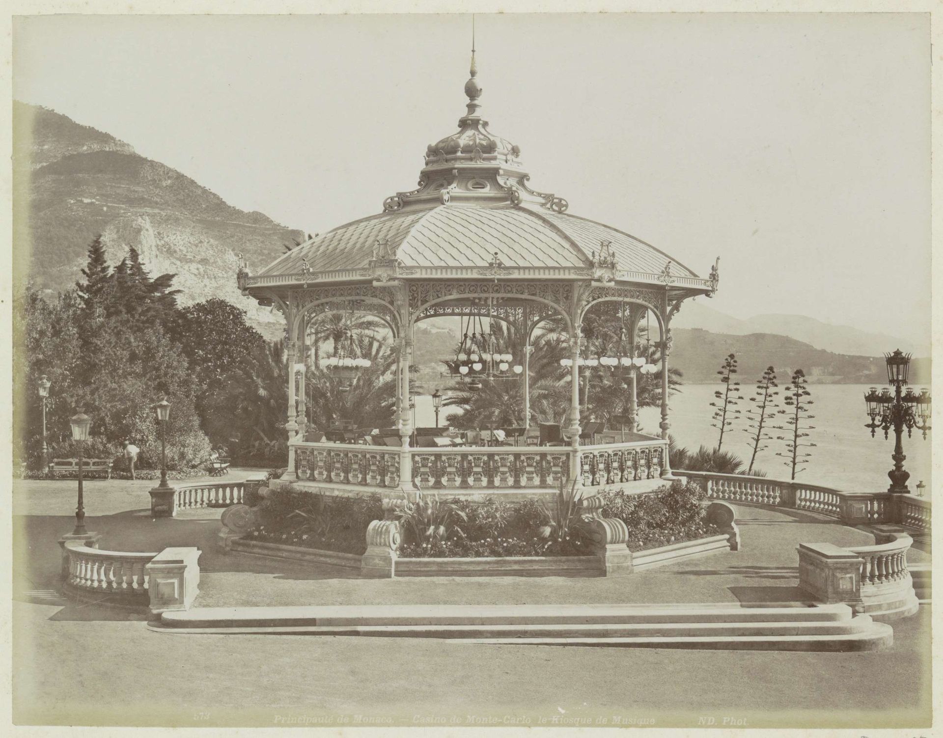 Muziekkiosk bij het Monte Carlo Casino by Étienne Neurdein