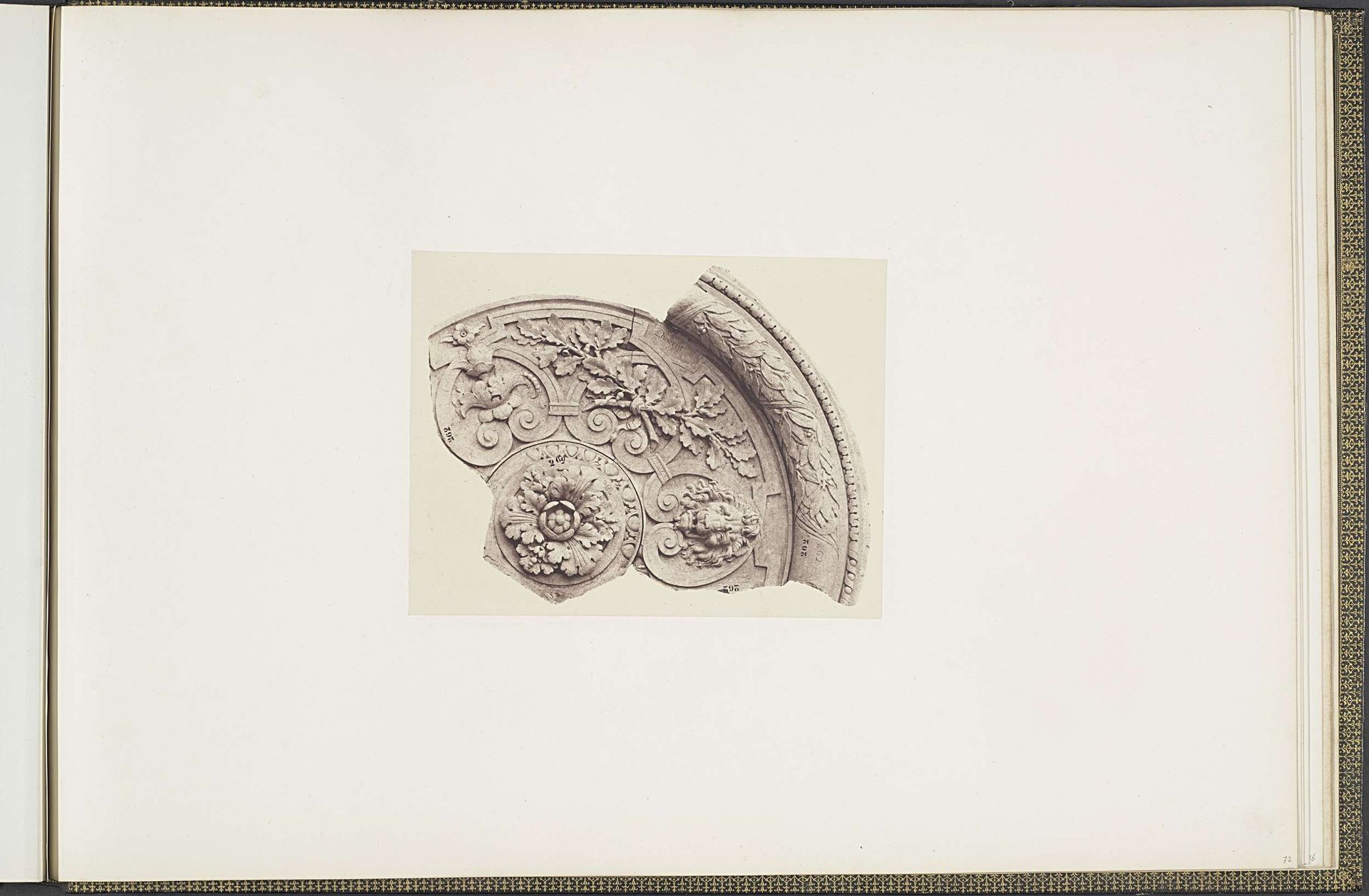 Gipsmodellen voor een versiering van het Palais du Louvre door Emile Knecht by Edouard Baldus
