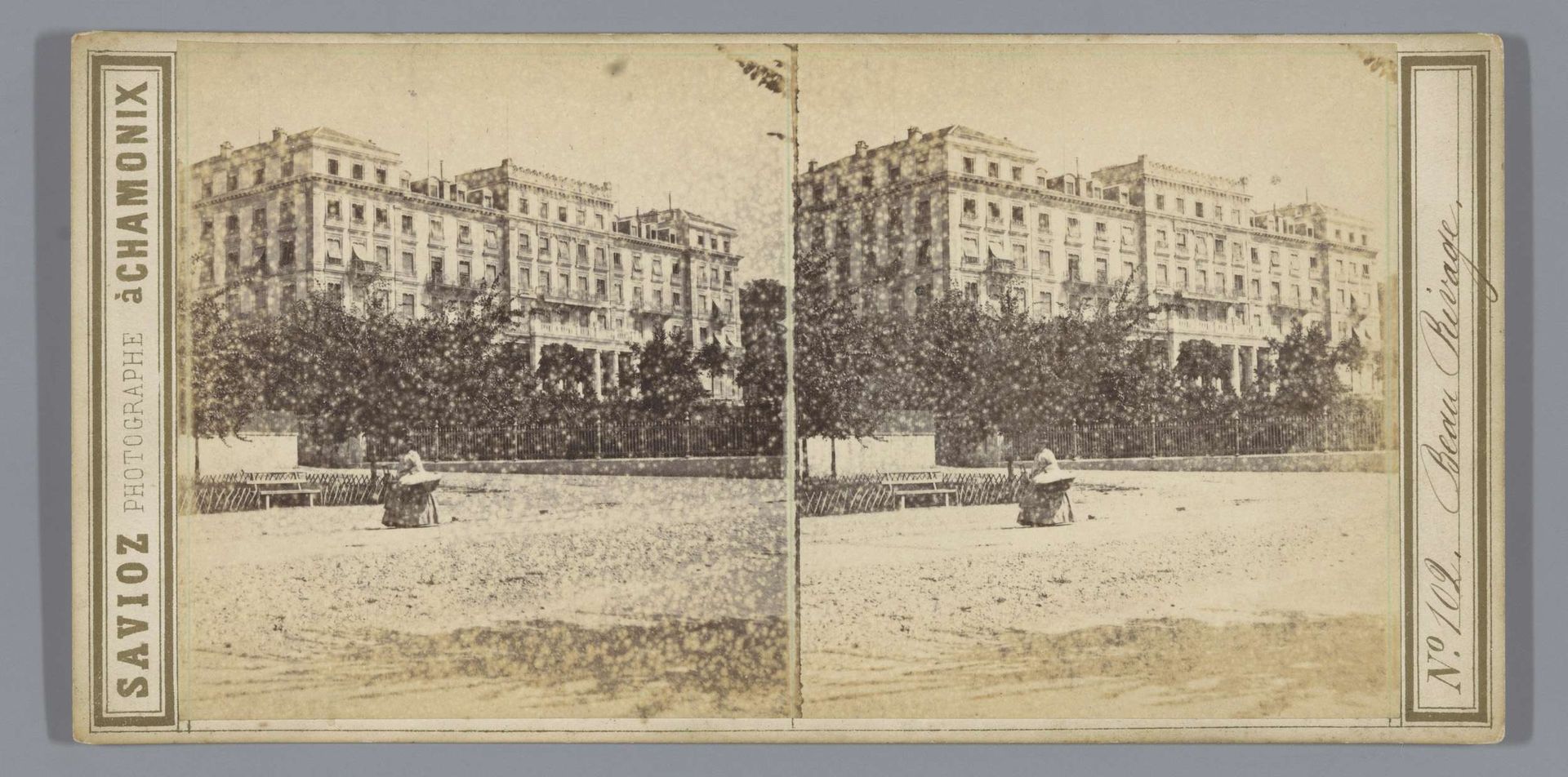 Gezicht op het Beau-Rivage Palace te Lausanne by E. Savioz