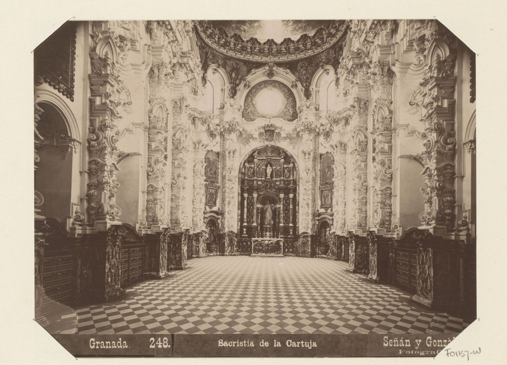Interieur van de sacristie van Real Monasterio de La Cartuja te Granada by Señan y Gonzalez