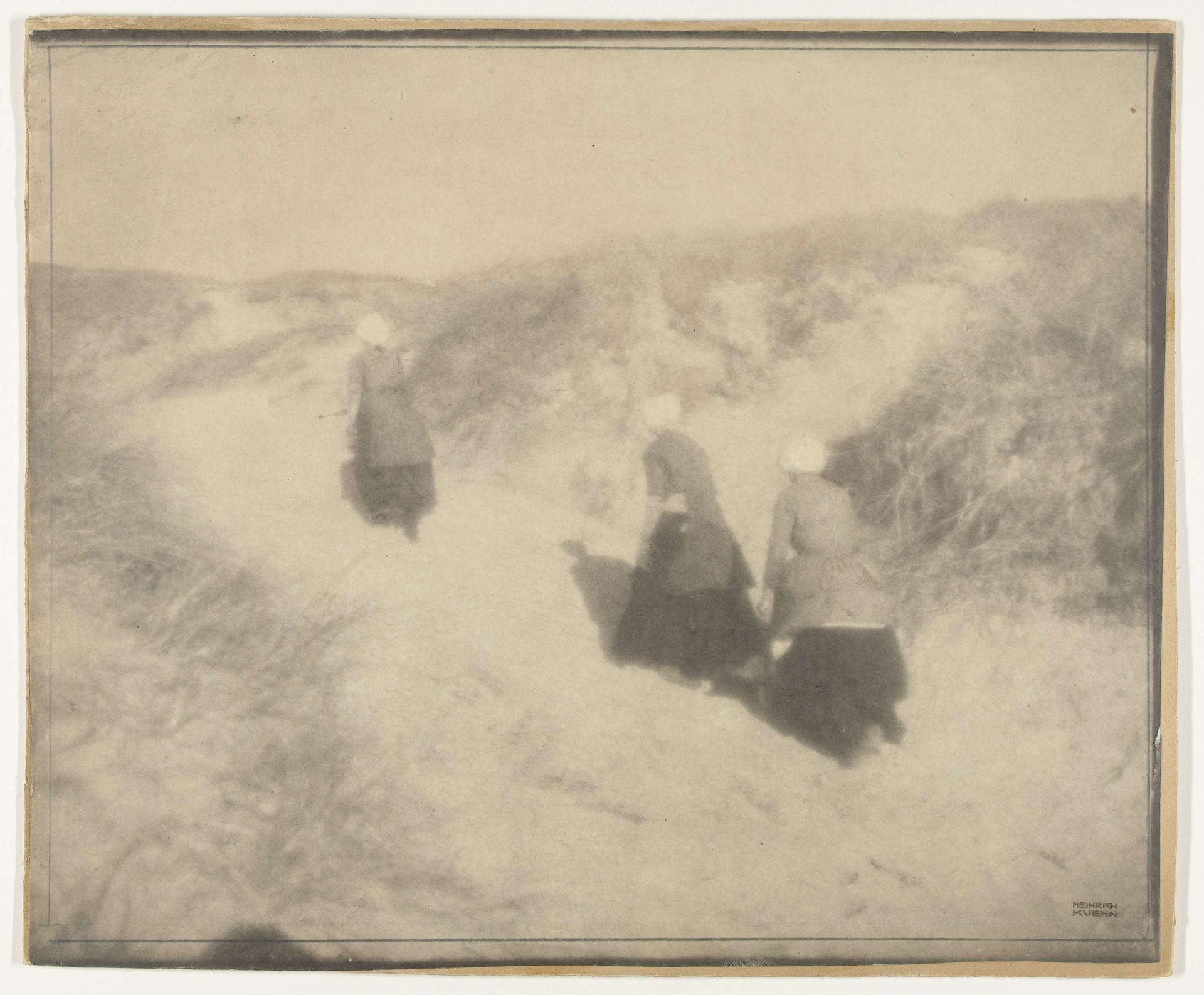 In de duinen bij Noordwijk by Heinrich Kuhn