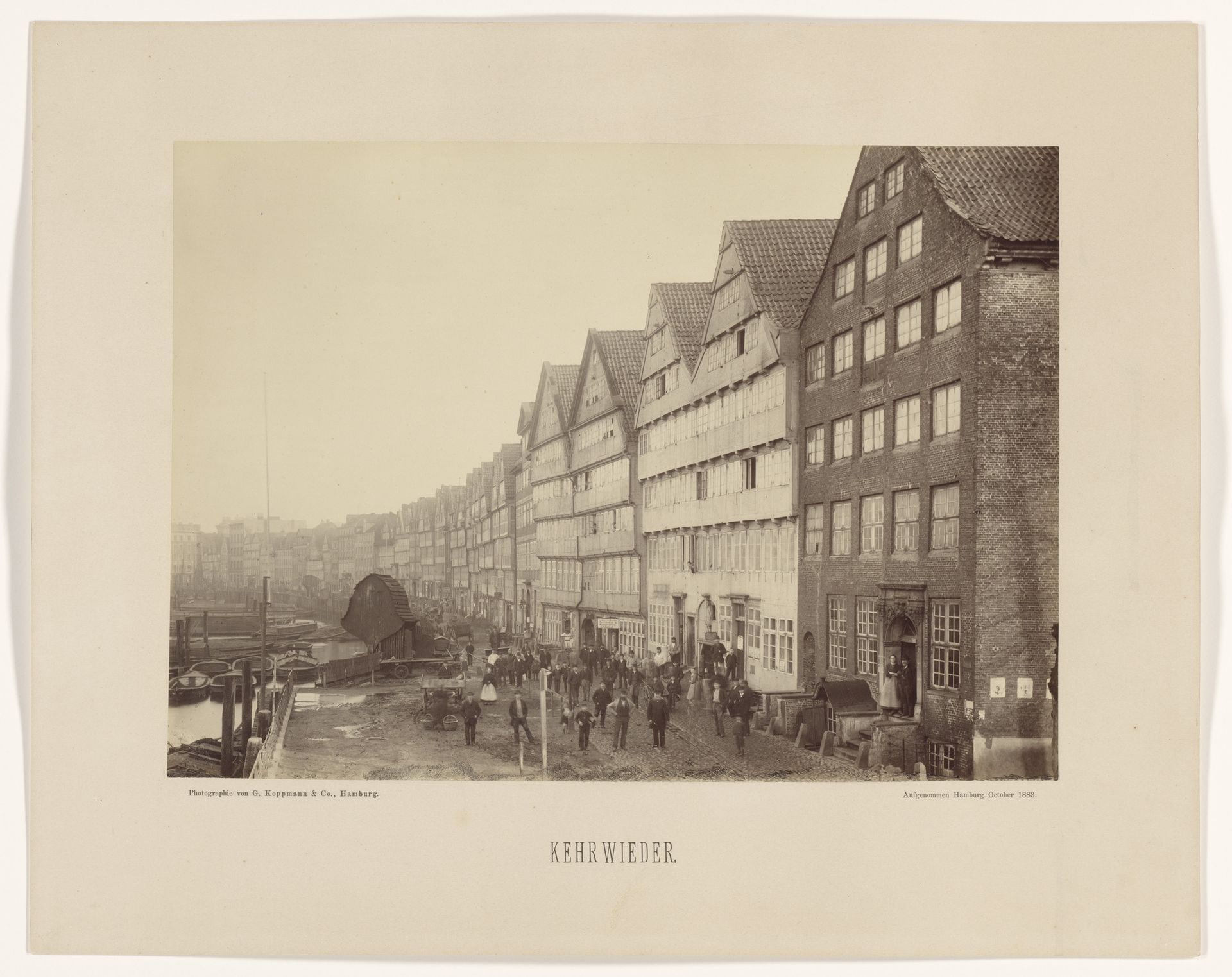 Straatgezicht in de wijk Kehrwieder, Hamburg by Georg Koppmann