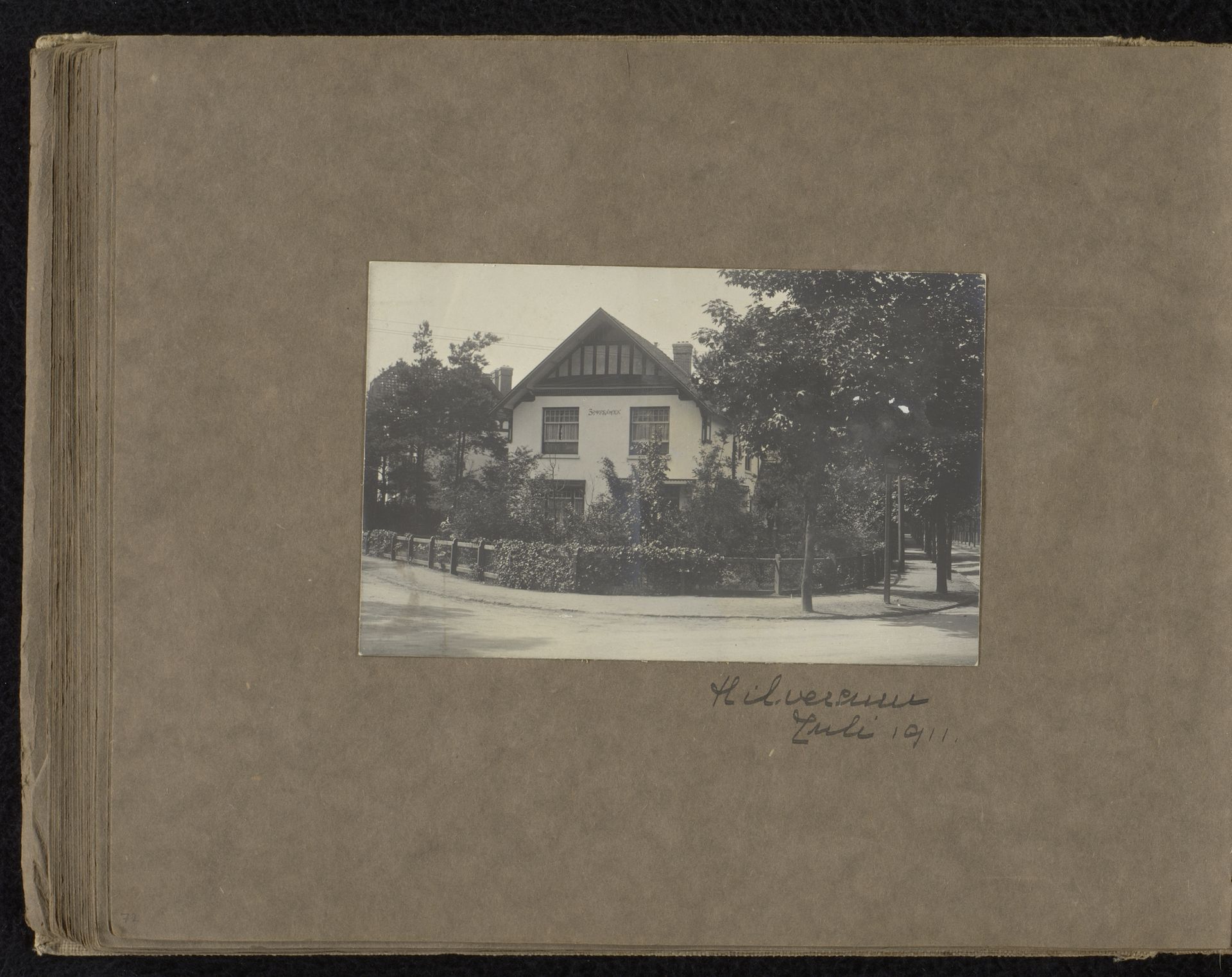 Villa Sparrenhoek aan Kroonlaan 1 te Hilversum by Carolina (Loentje) Frederika Onnen