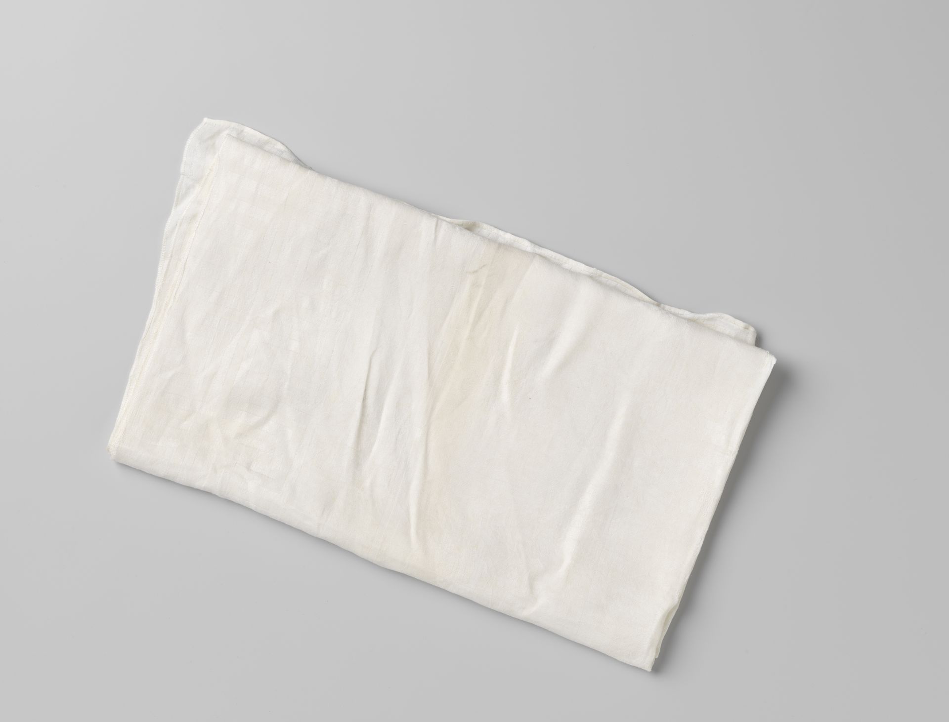 Doek van gala-kostuum van lid Erewacht tijdens de inhuldiging van koningin Juliana by Gebroeders Domhoff