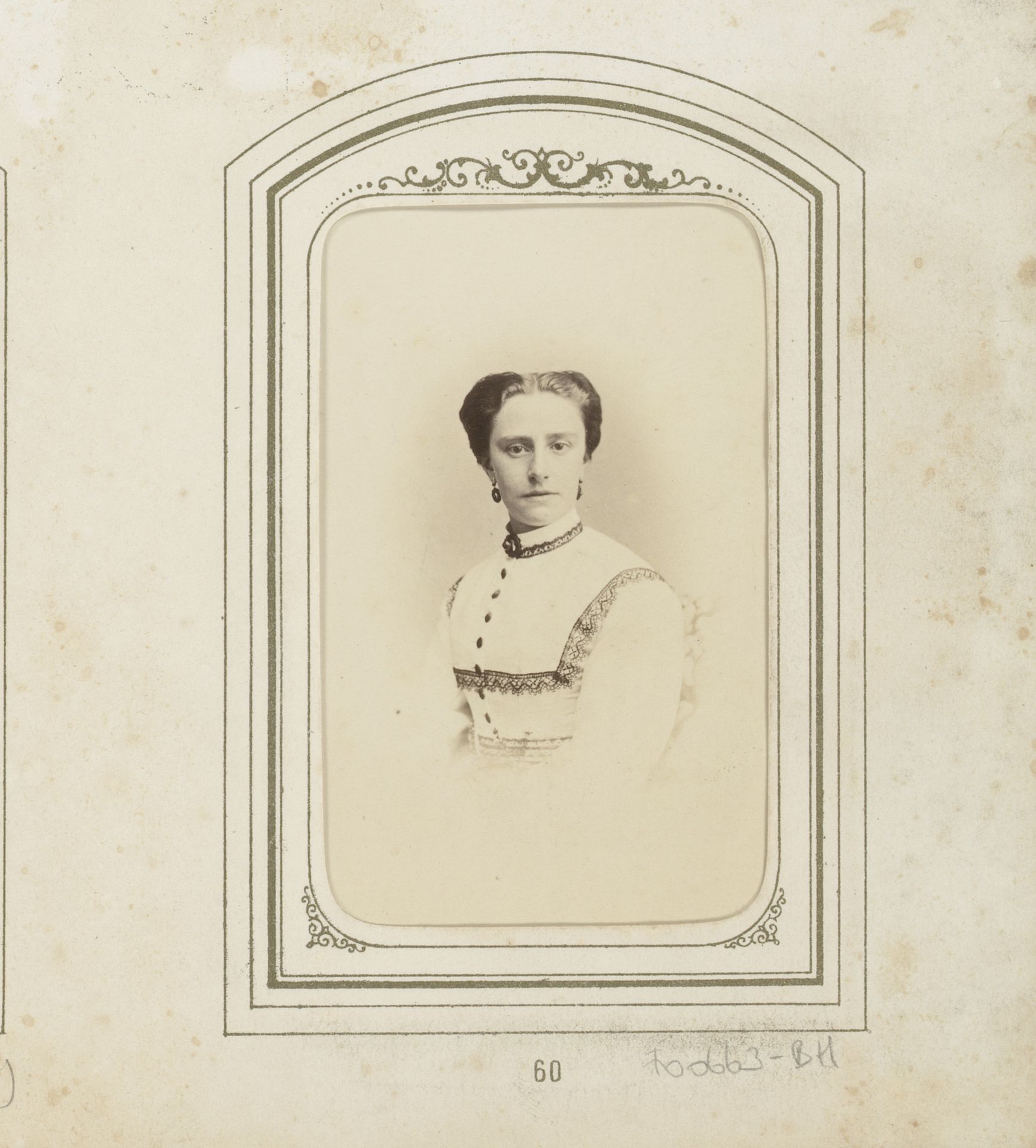 Portret van een vrouw by Theodorus Diepenbach