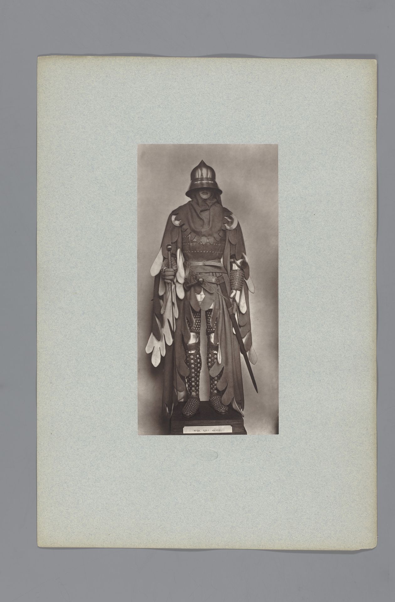 14de-eeuws harnas uit het leger van Jan II van Frankrijk, uit de collectie van het Musée d'Artillerie in Parijs by Anonymous