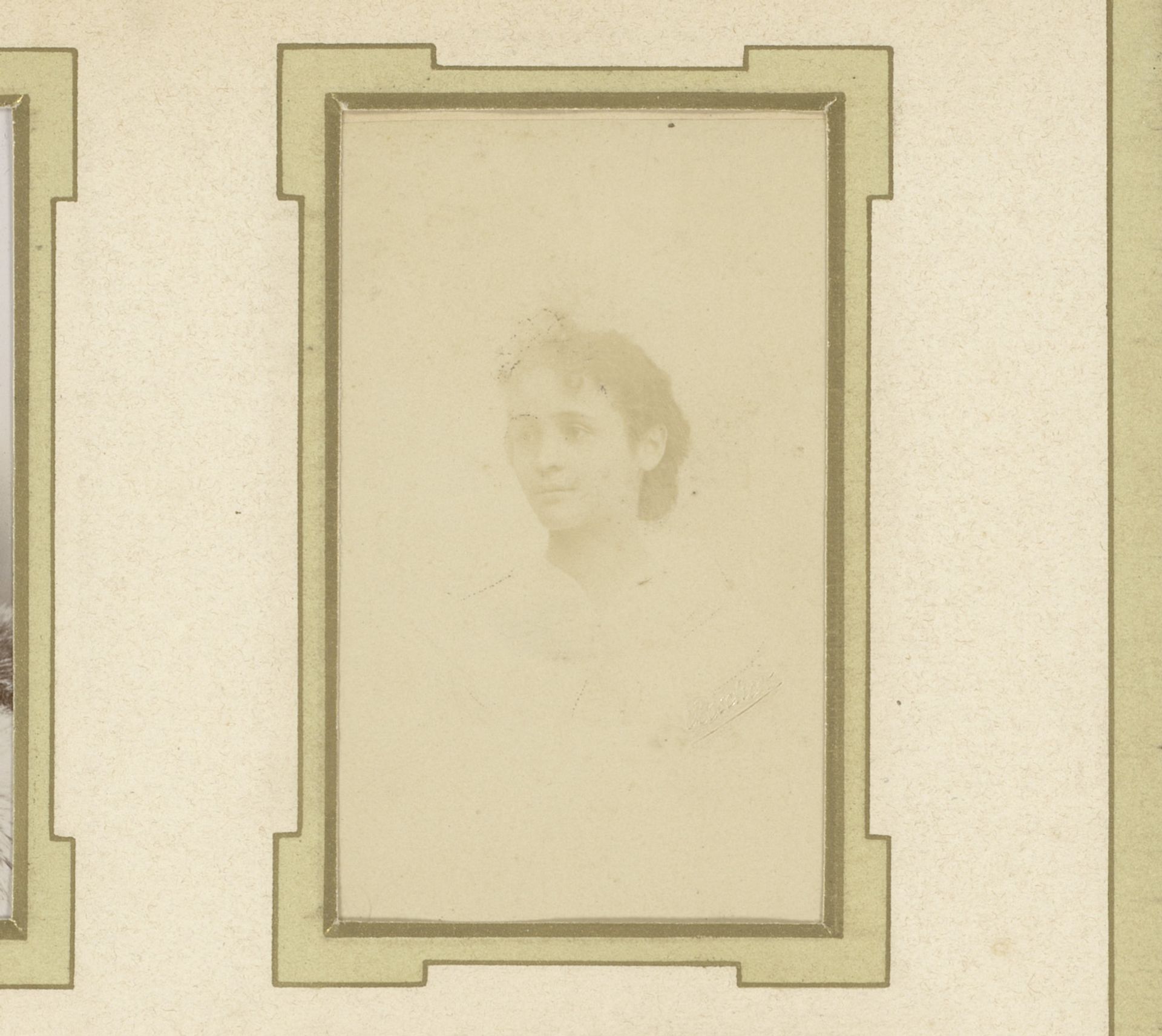 Portret van een jonge vrouw by Boscher