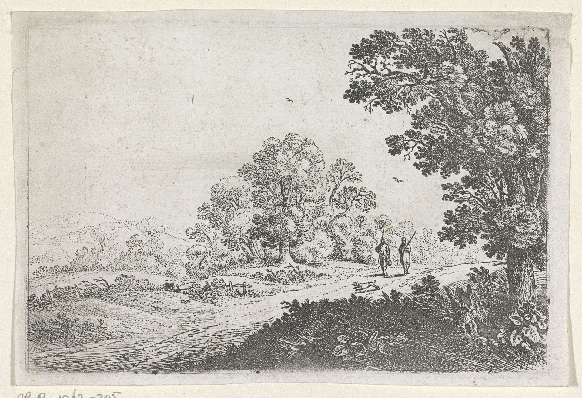 Landweg met twee wandelaars en een hond by Anonymous