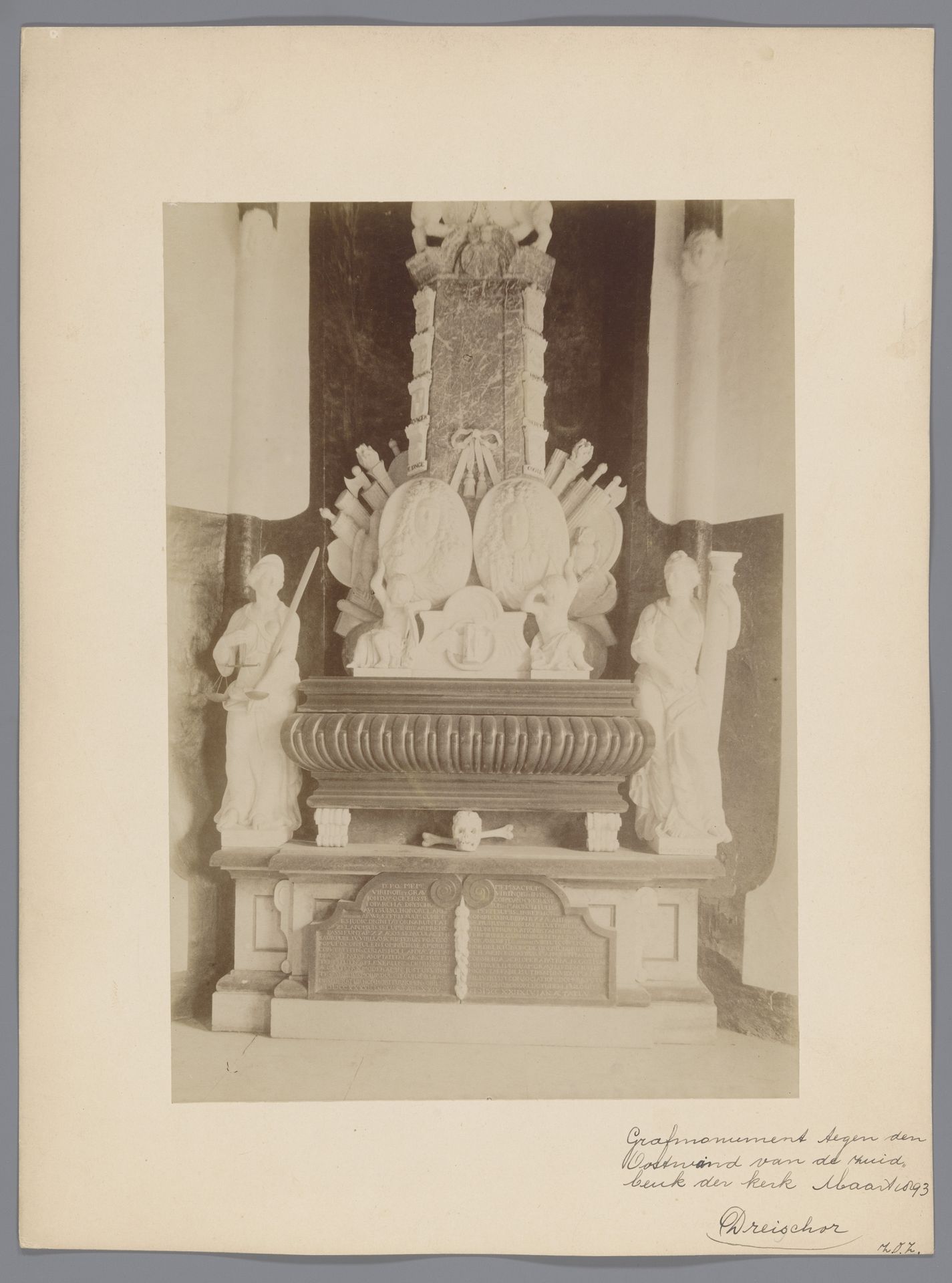 Grafmonument van Cornelis en Johan Ockerse in de Sint-Adriaanskerk te Dreischor by anoniem (Monumentenzorg)