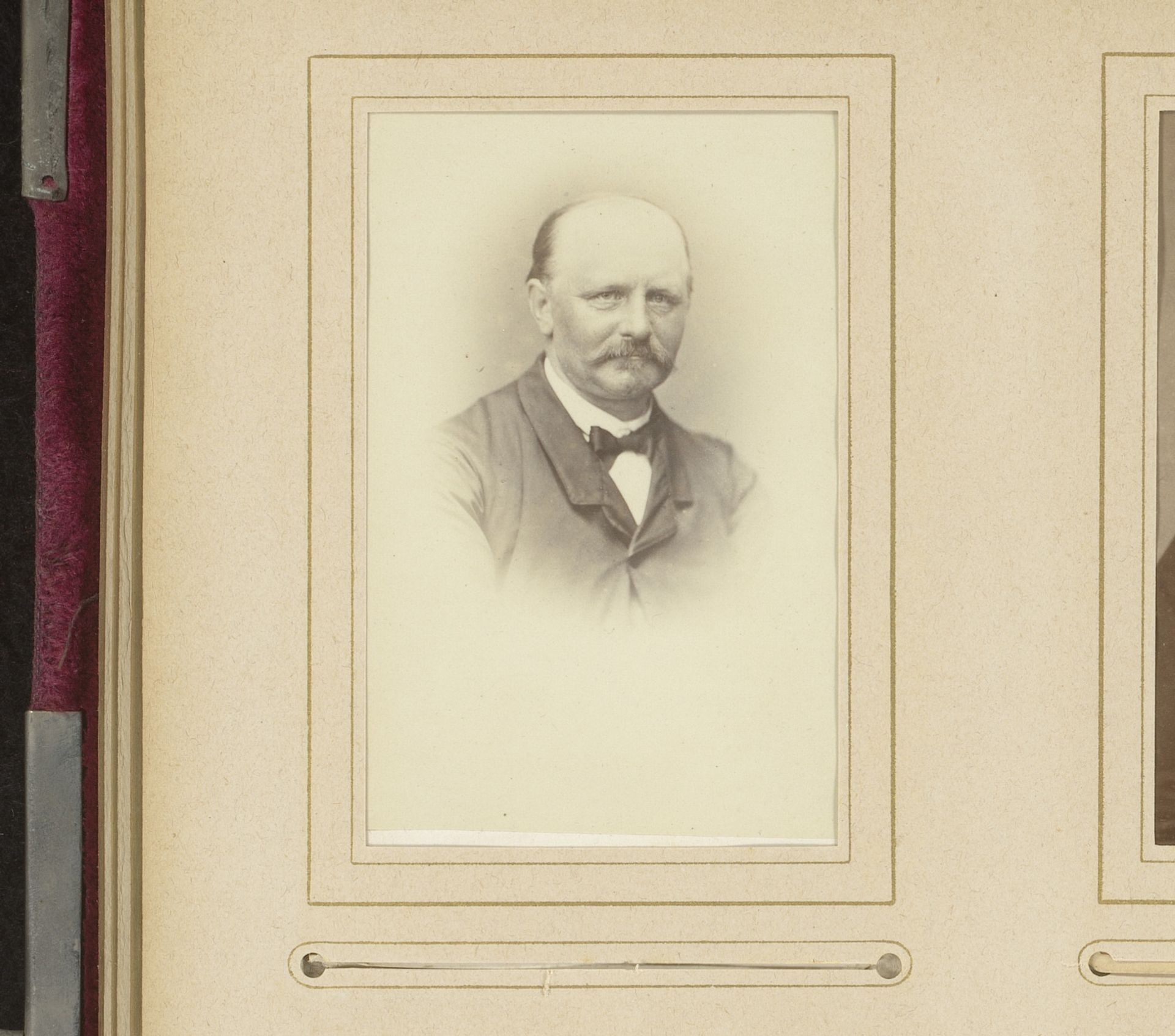 Portret van een man met snor by Albert Greiner
