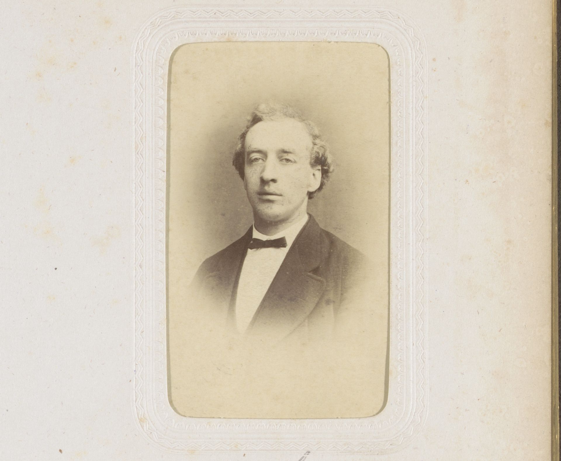Portret van een man, aangeduid als A.H.J. Verhoeven by Leonard Stollenwerk