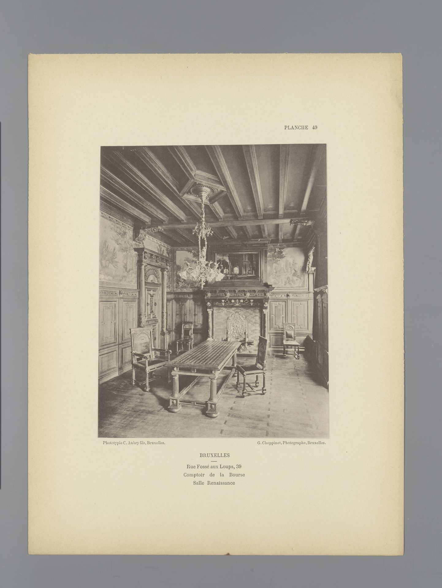 Gezicht op een zaal in renaissancestijl in het beursgebouw van Brussel, België by G. Choppinet