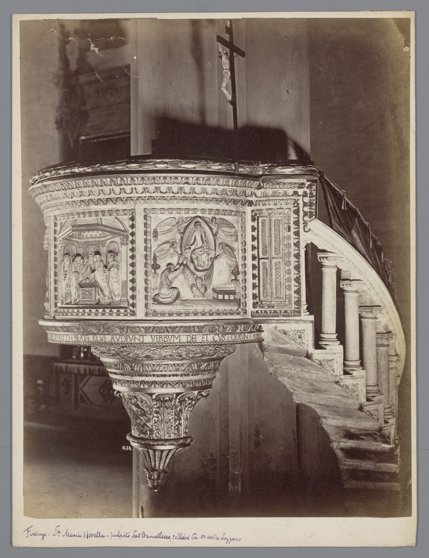 Preekgestoelte in de Santa Maria Novella te Florence, Italië by Anonymous