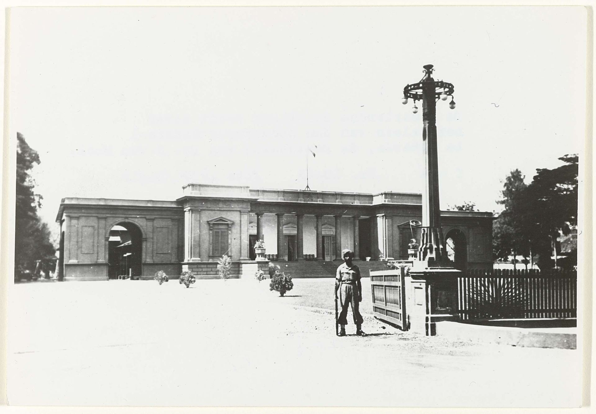 Residentie van Gouverneur-Generaal H. van Mook by Anefo
