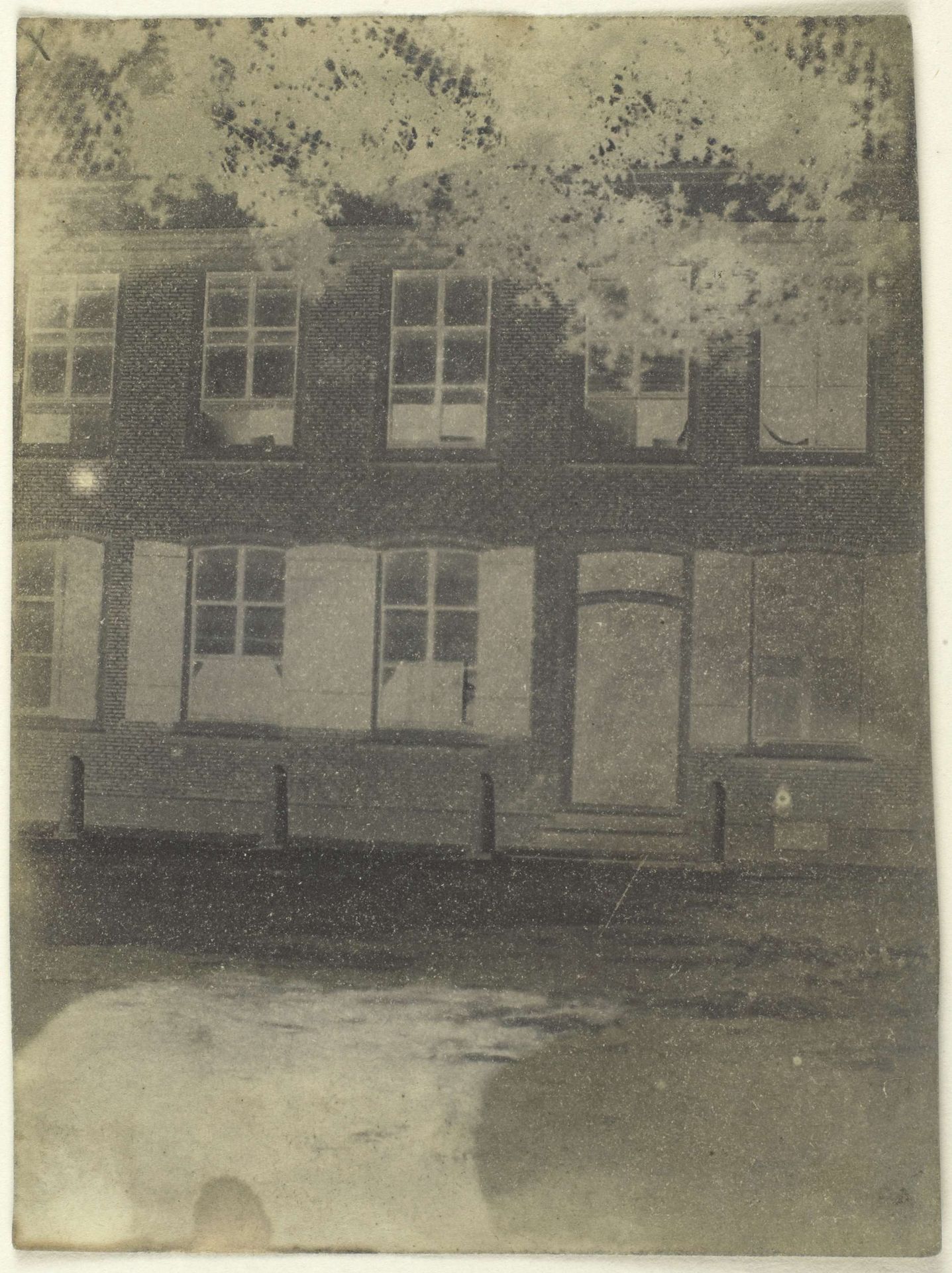 Gezicht op een onbekend huis by Eduard Isaac Asser