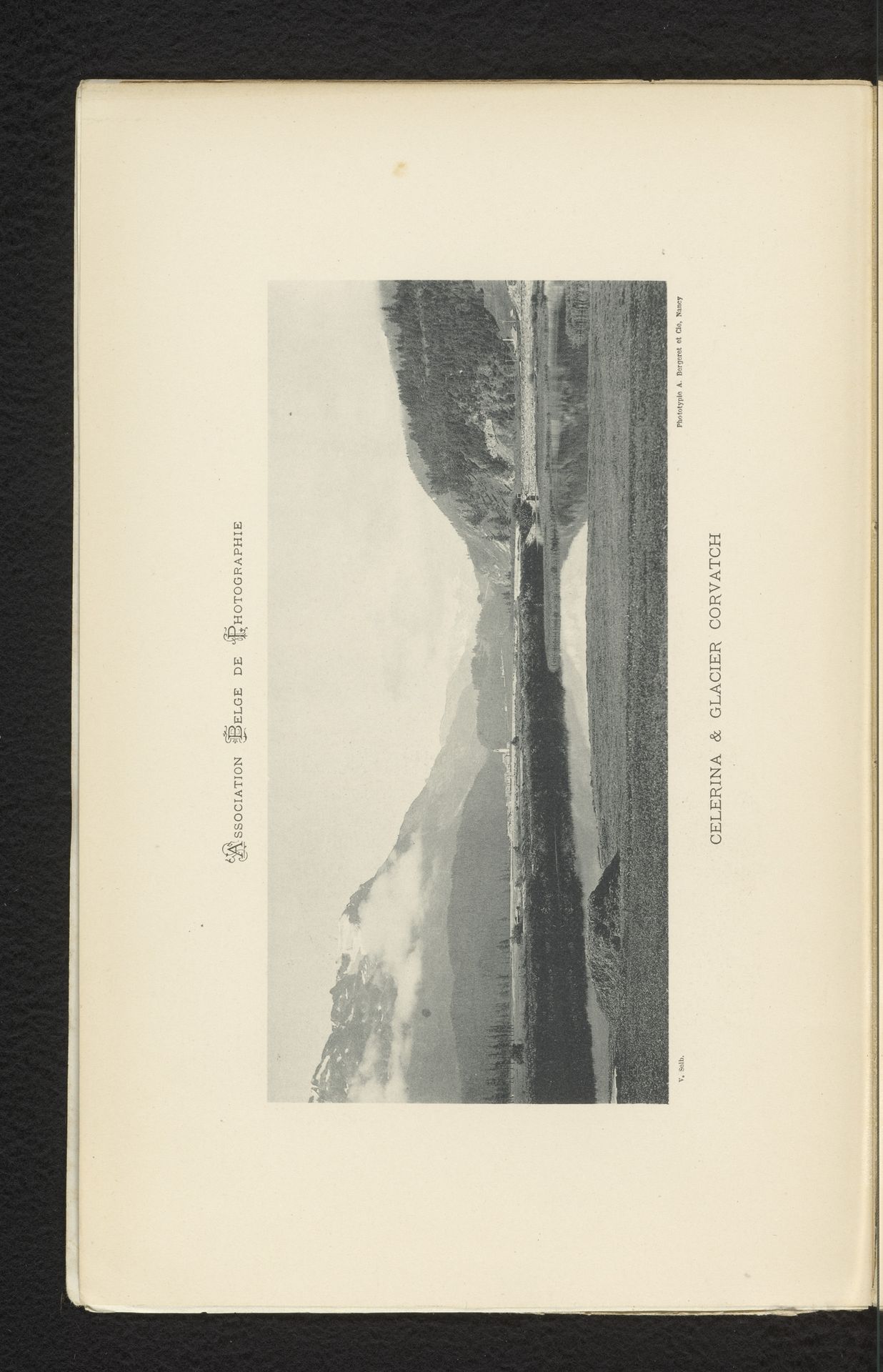 Gezicht op een meer en de Piz Corvatsch by Victor Selb