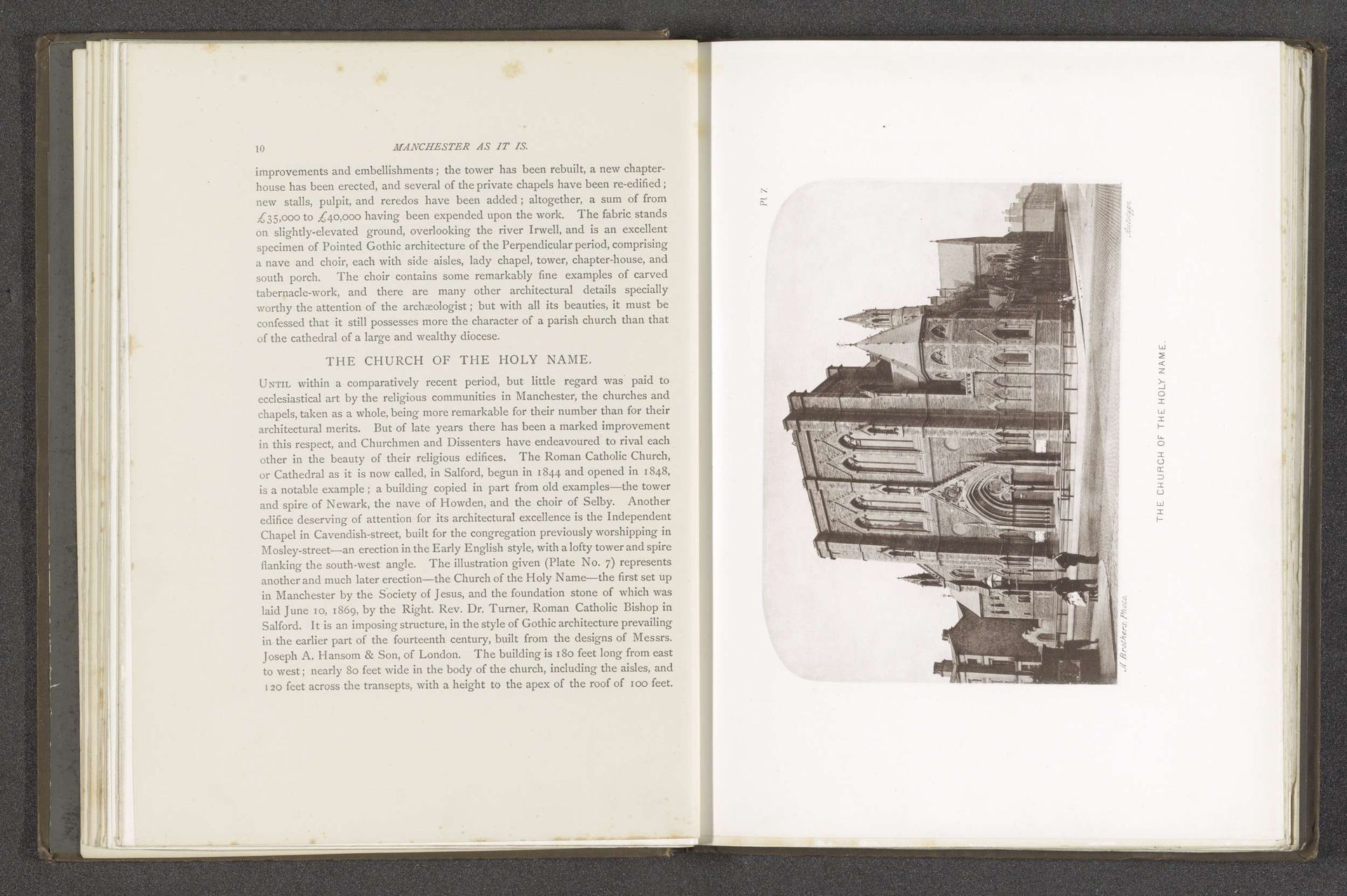 Gezicht op de Church of the Holy Name of Jesus in Manchester by Alfred Brothers