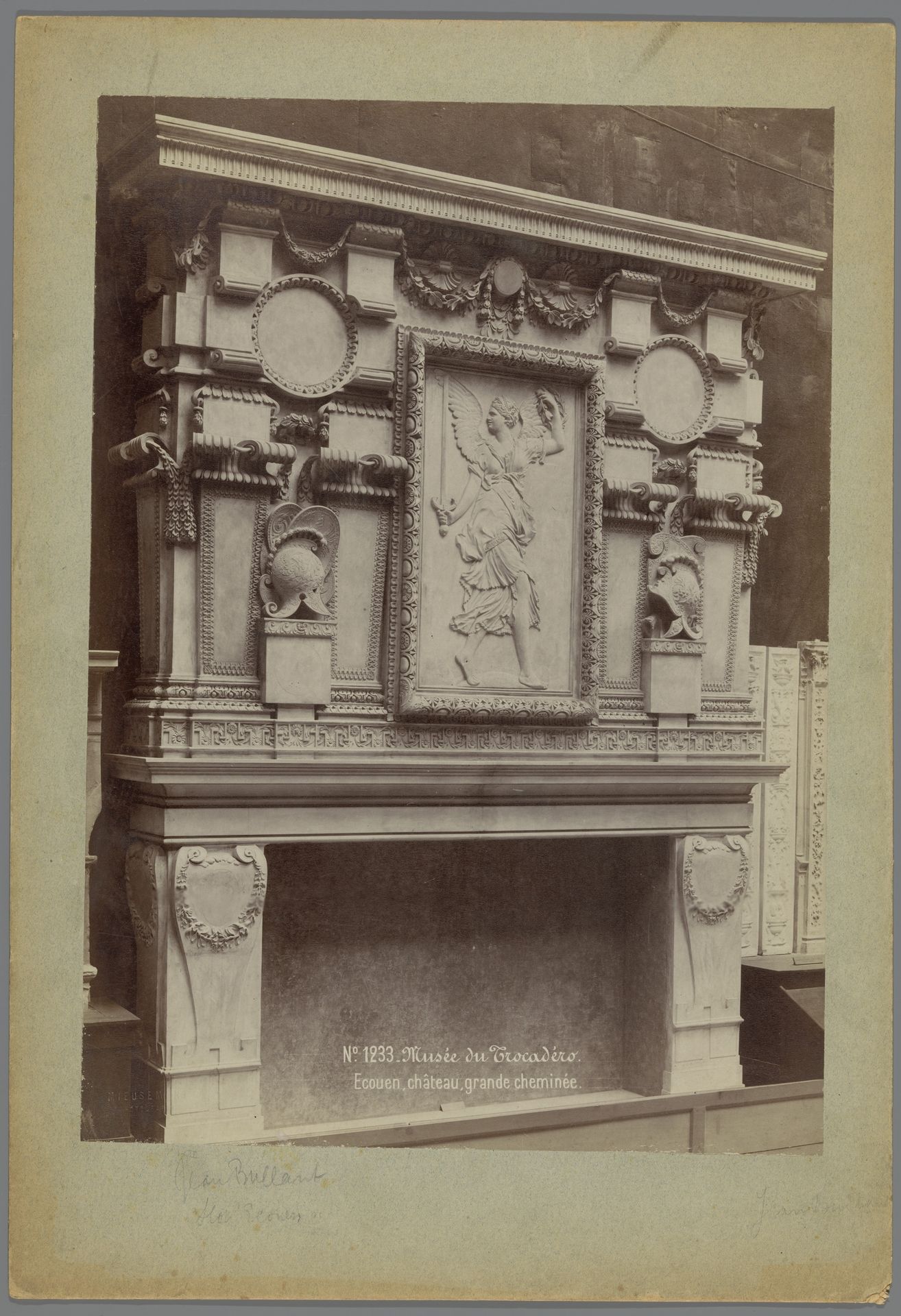Gipsafgietsel van een schouw in het Musée des monuments français te Parijs by Médéric Mieusement