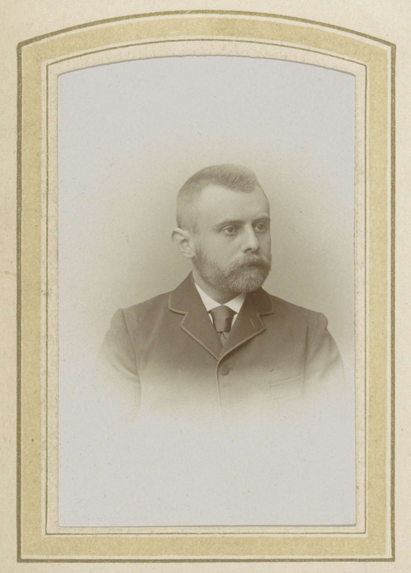 Portret van een man met een baard en een das by Johan Christiaan Reesinck