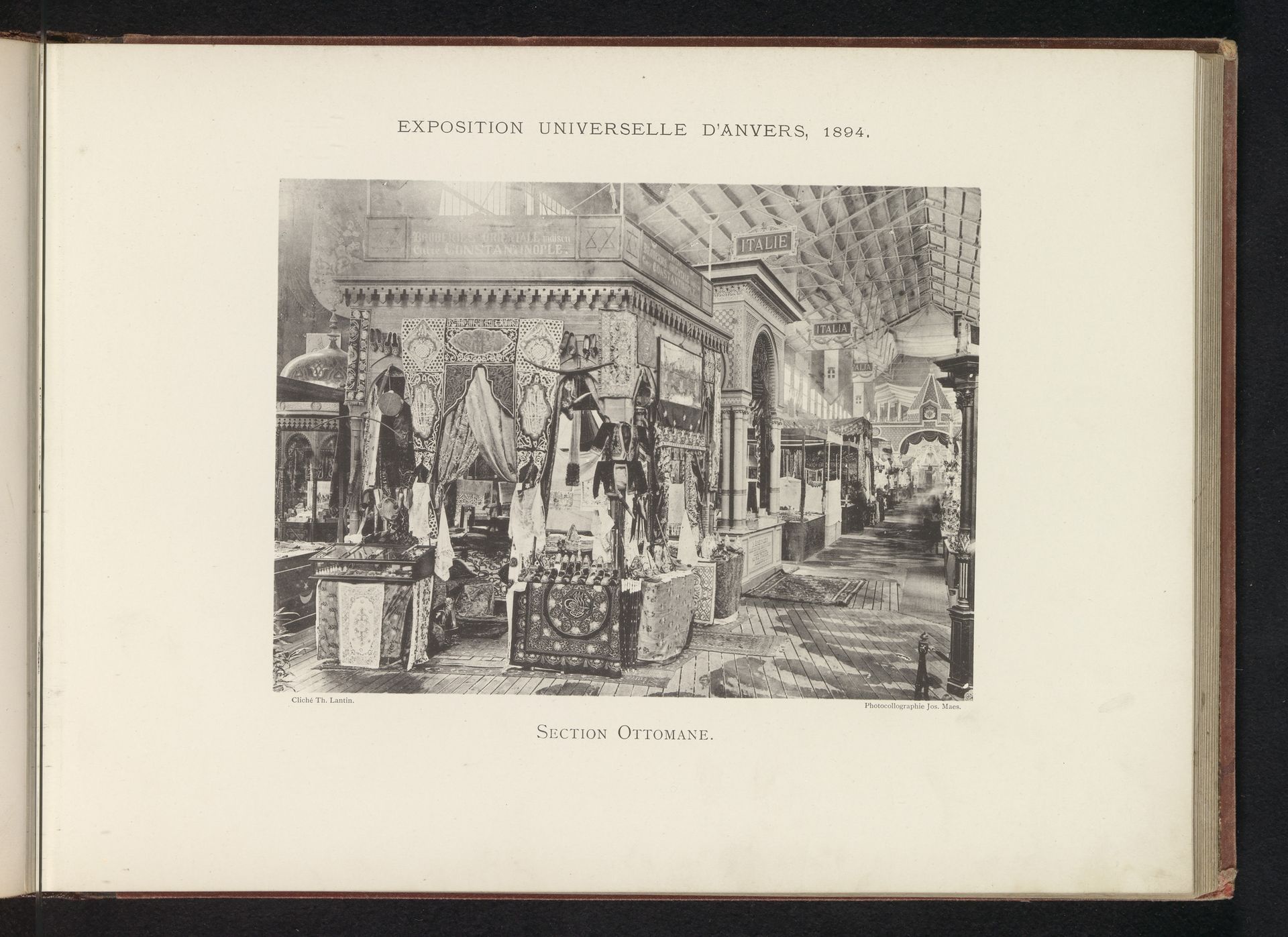 Expositie van Ottomaanse objecten tijdens de wereldtentoonstelling te Antwerpen by Th. Lantin