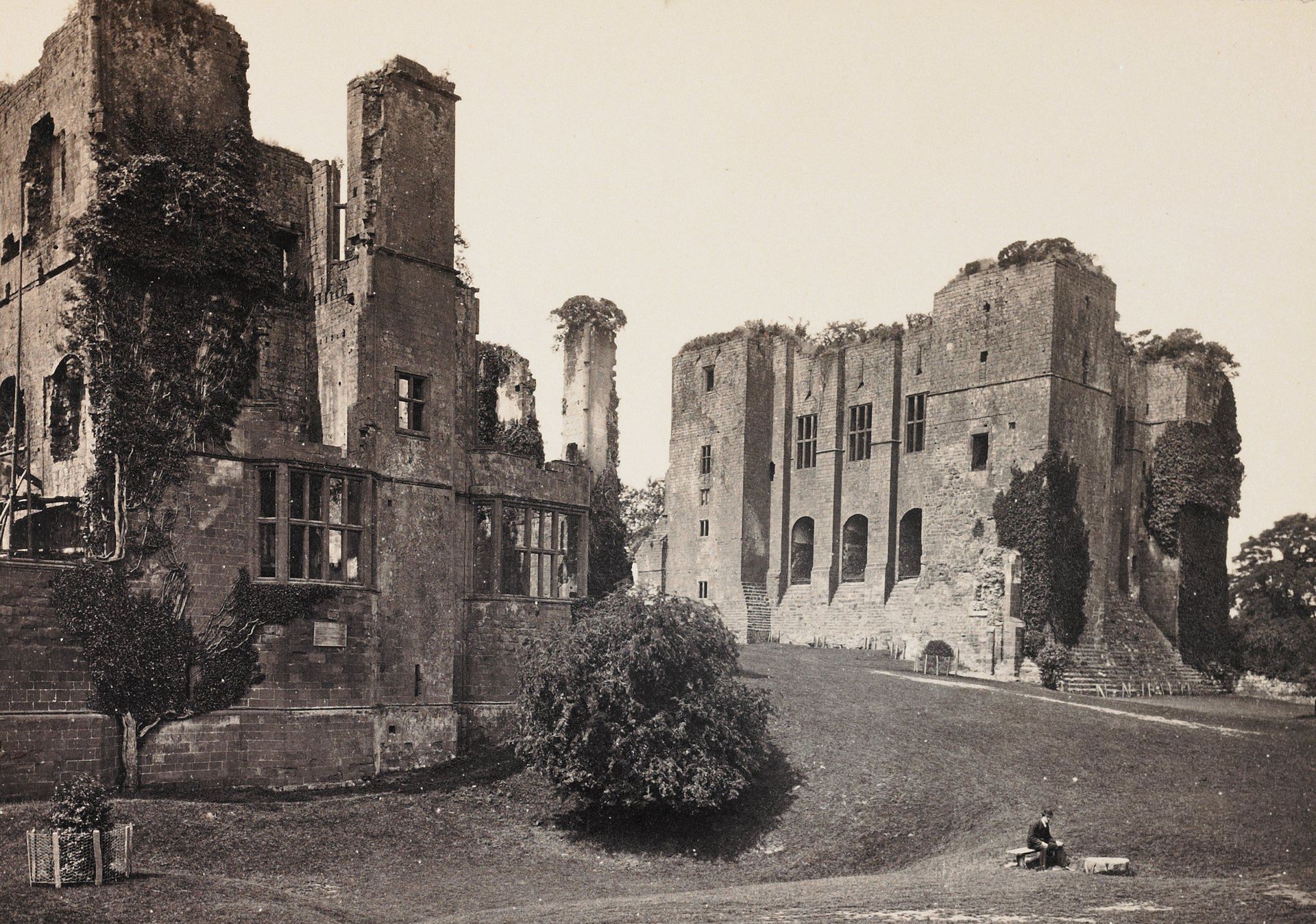 Kenilworth Castle by Anonymous