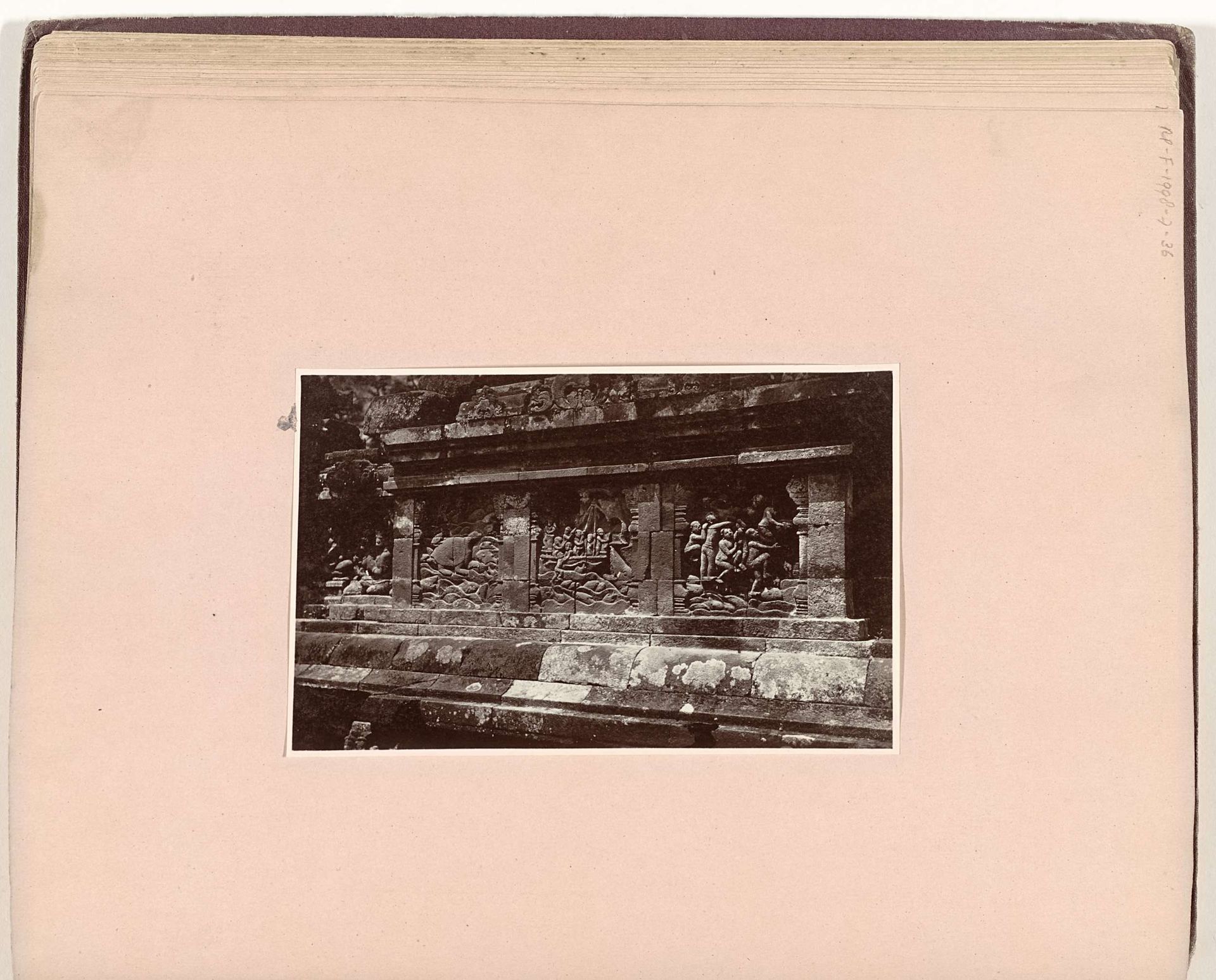 Reliëf van de Borobudur by C. (fotograaf) Dietrich