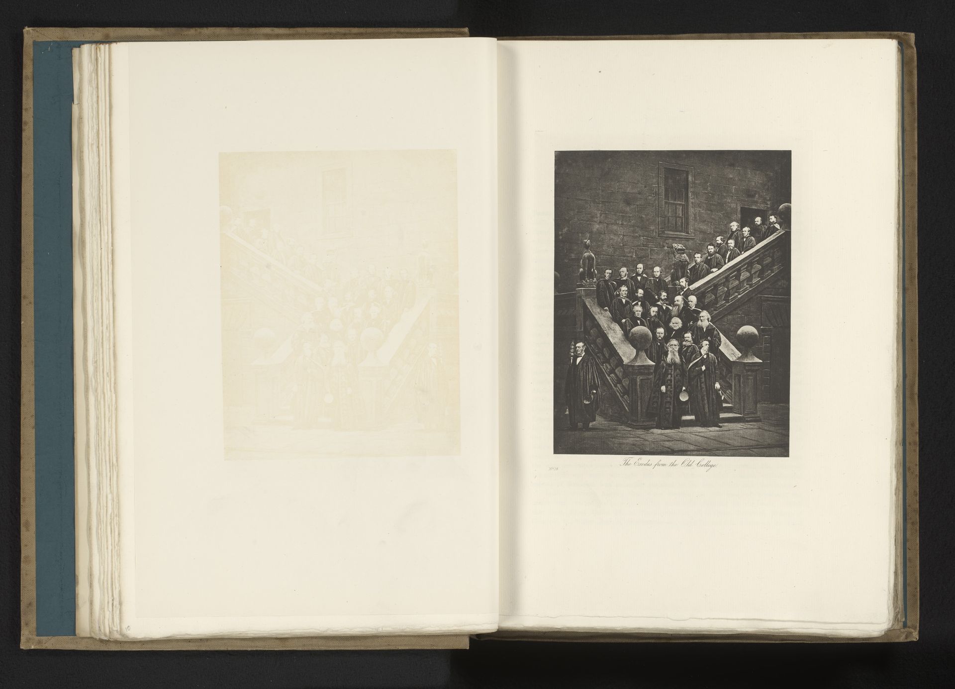 Professoren verlaten het oude universiteitsgebouw van de universiteit van Glasgow by Anonymous