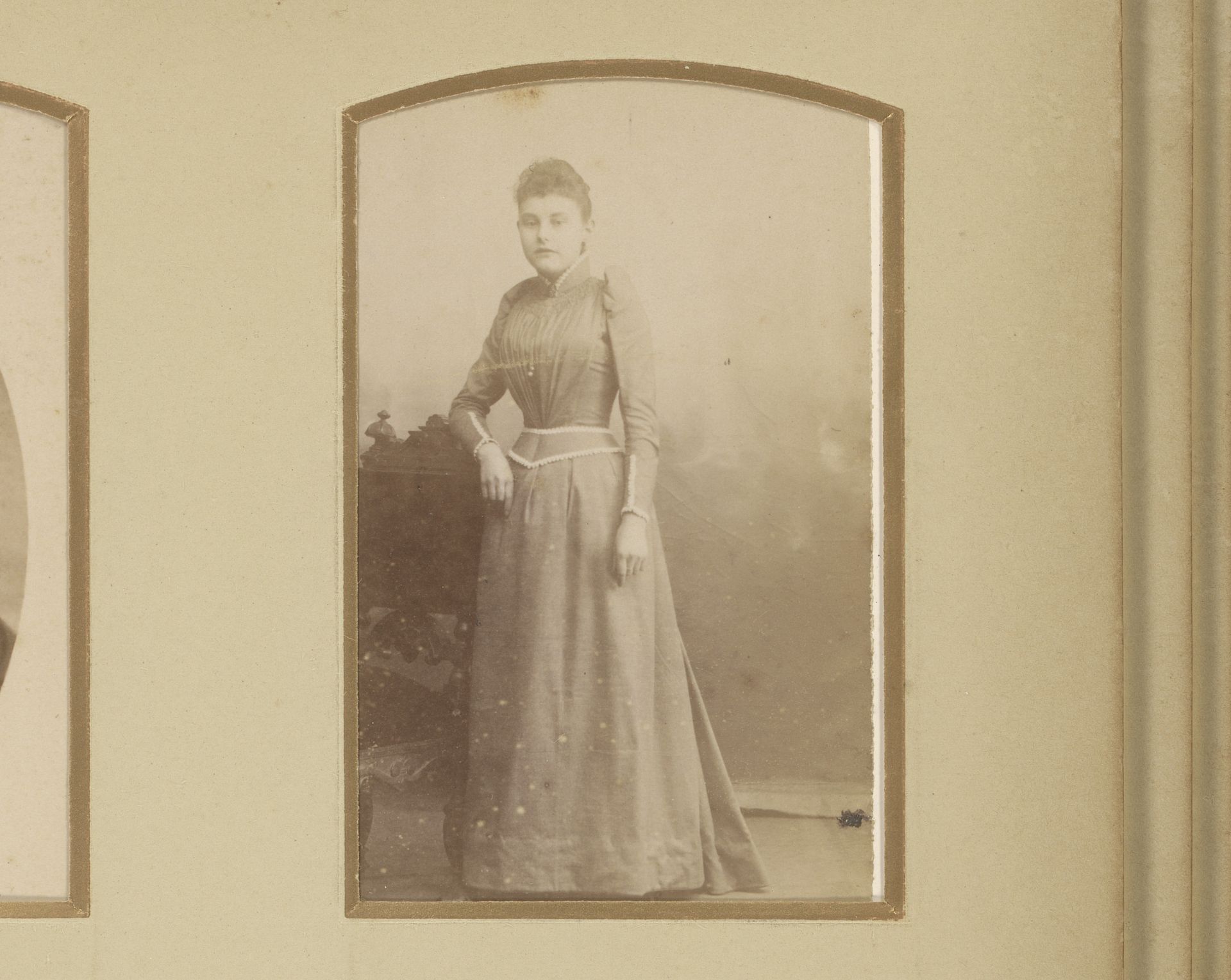 Portret van een jonge vrouw, staand bij een stoel by Louis Robert Werner