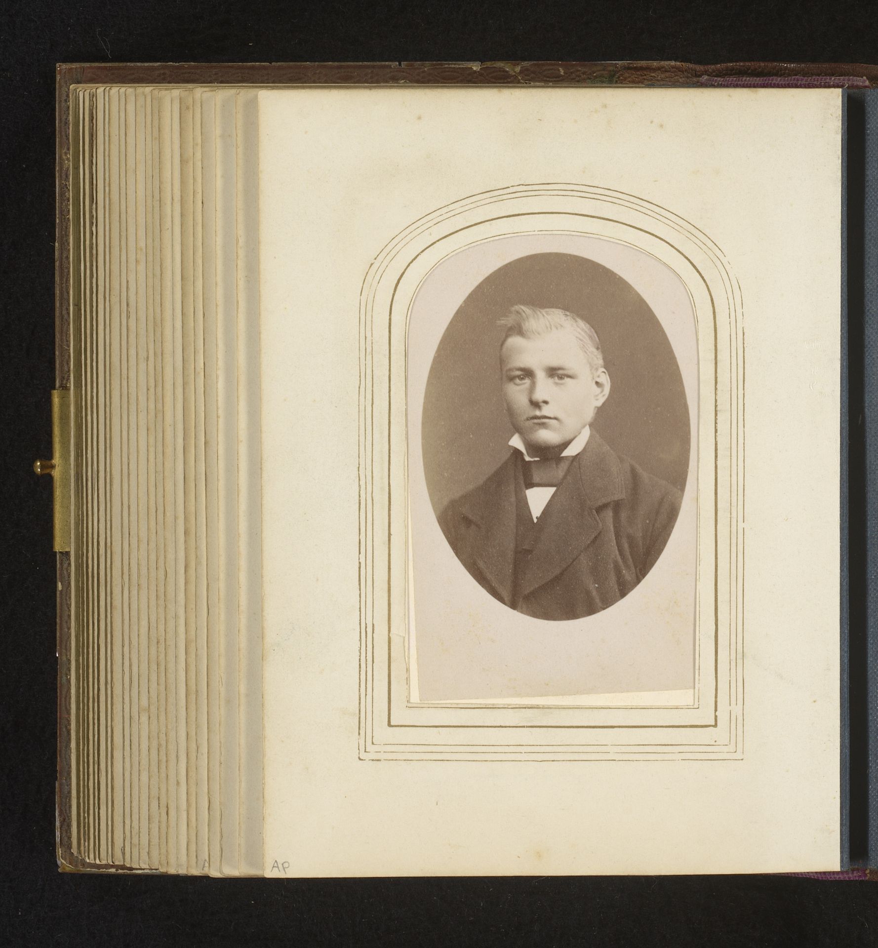 Portret van een jonge man by Roelof Hinderikus Christiaan Karsses
