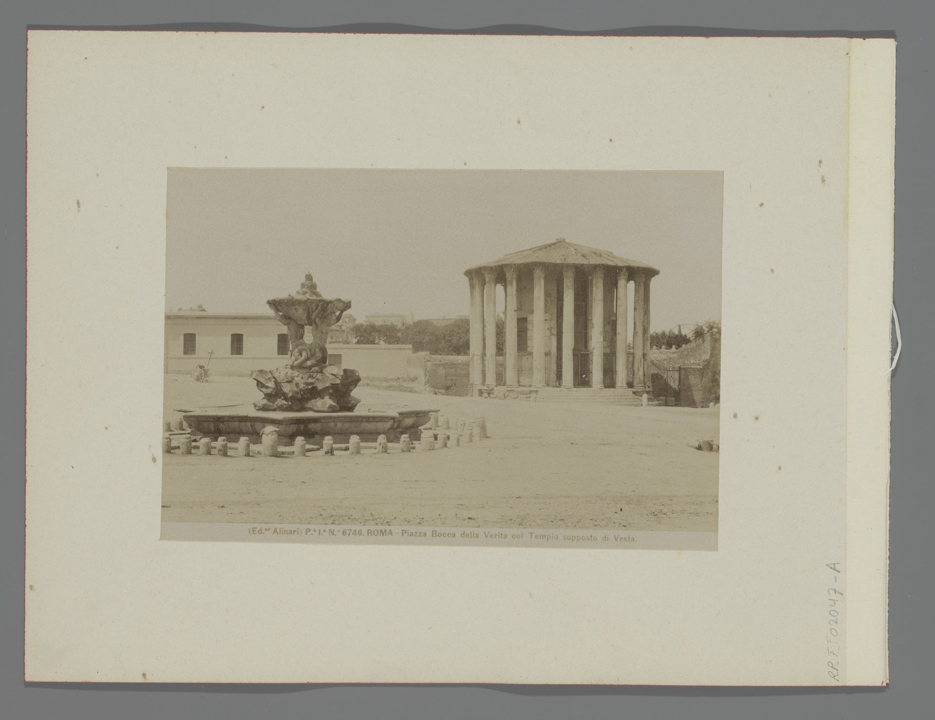Tempel van Hercules Invictus op het Forum Boarium te Rome, Italië by Fratelli Alinari