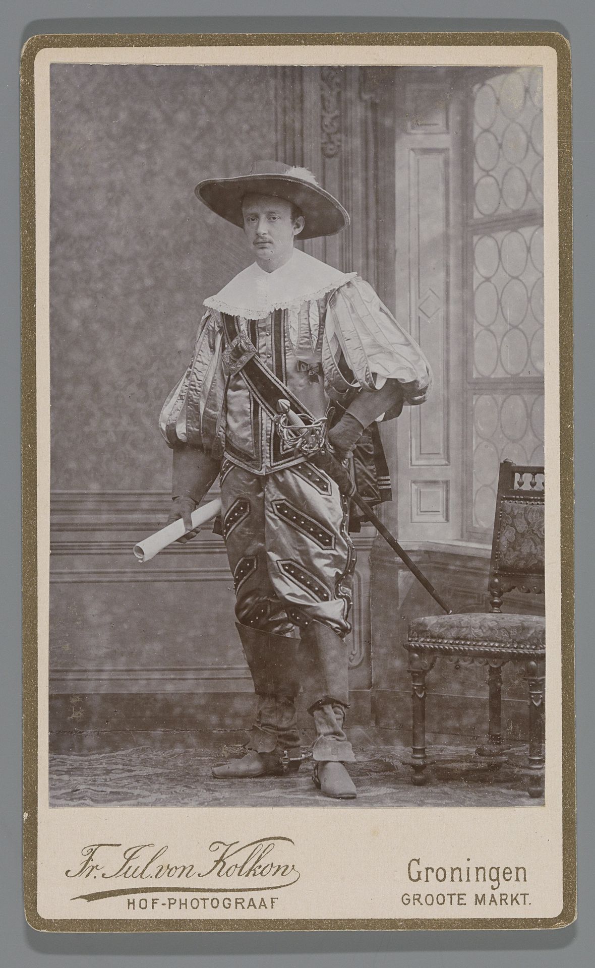 Portret van een onbekende Groningse student in maskeradekostuum by Friedrich Julius von Kolkow