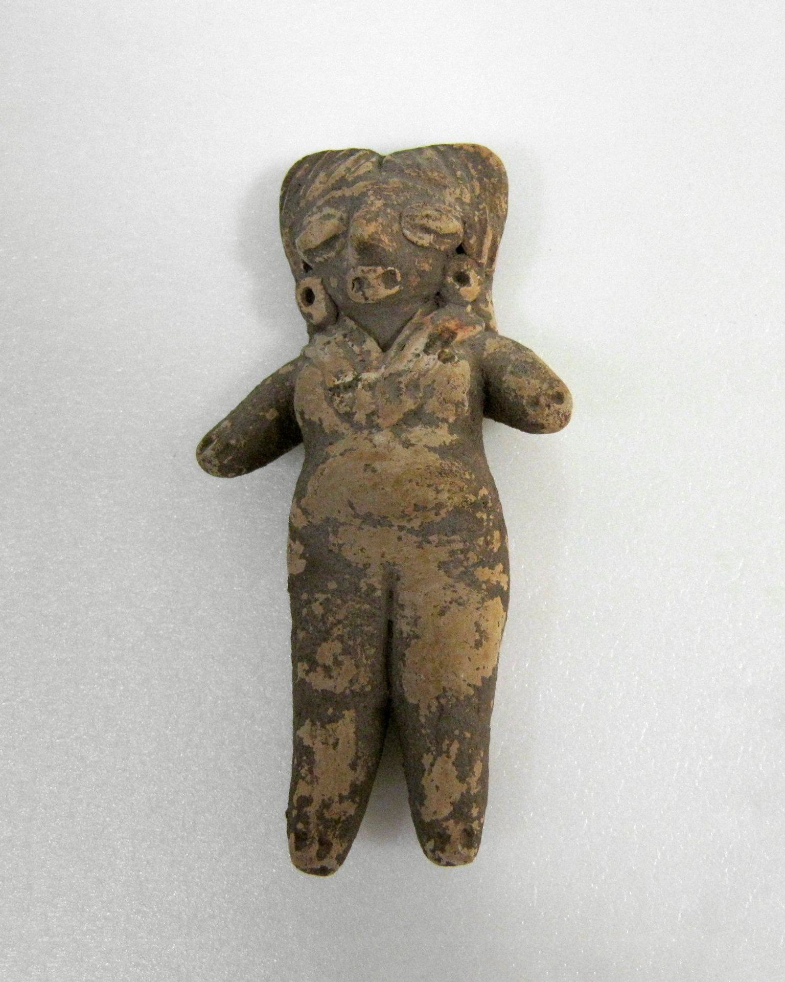Standing female figure by Chupícuaro