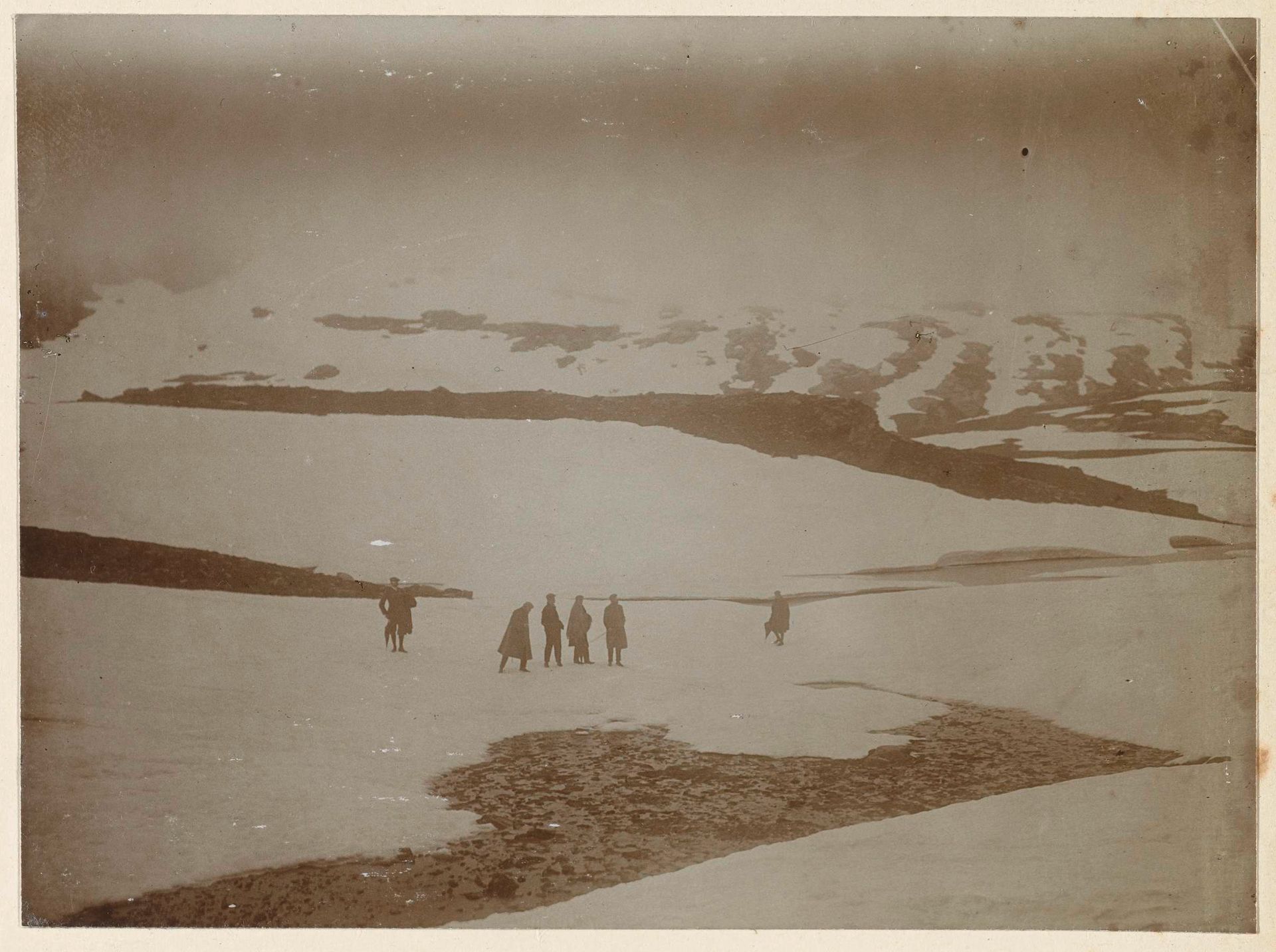 Tijdens een wandeling hoog in de bergen op een gletscher in de Harz by Geldolph Adriaan Kessler